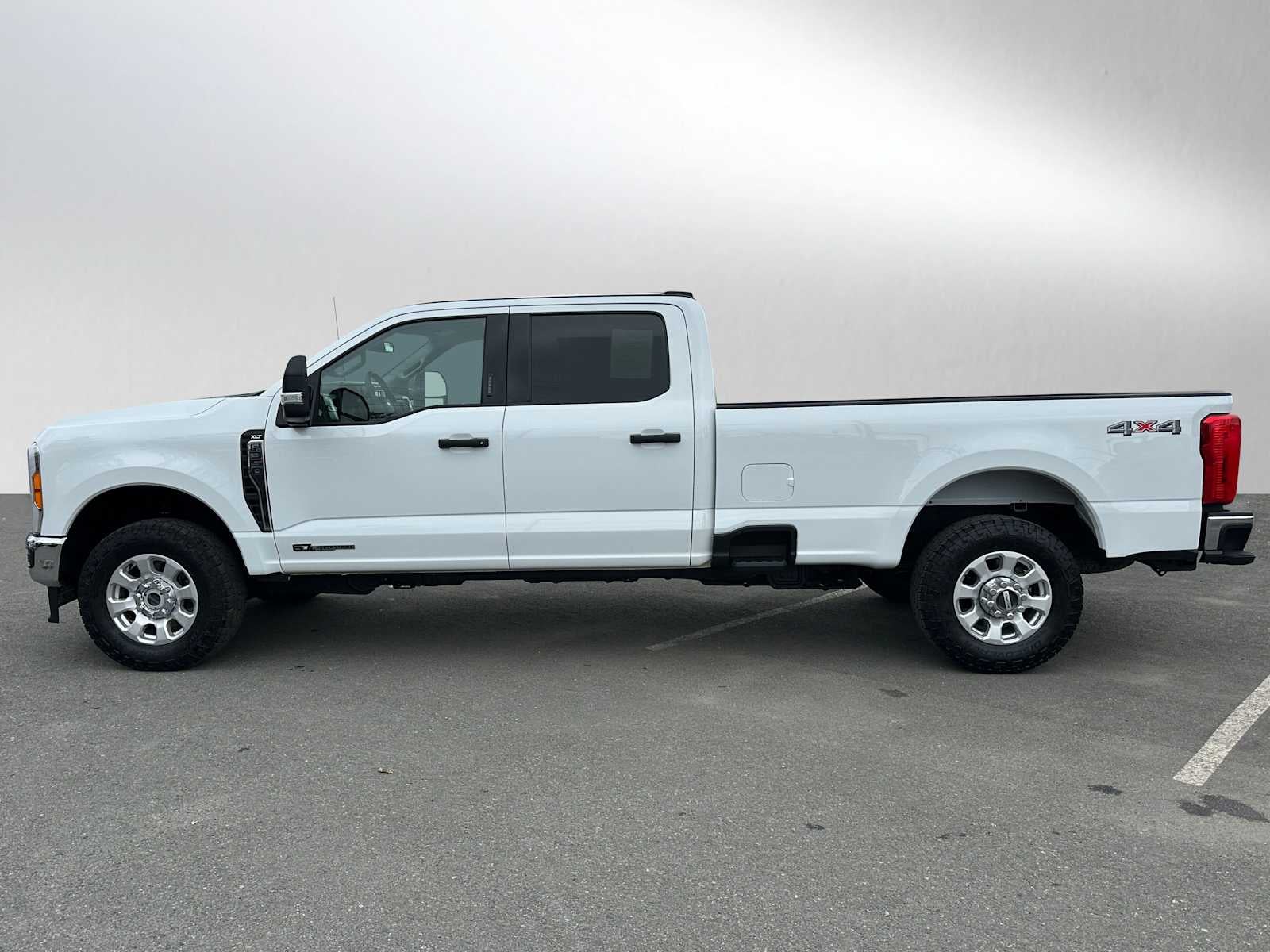 2023 Ford Super Duty F-350 SRW XLT