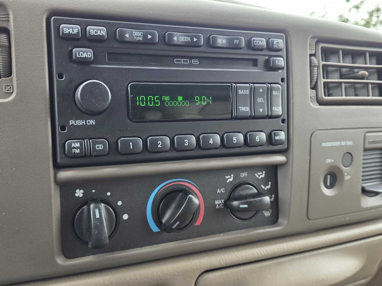 2004 Ford Super Duty F-250 Lariat