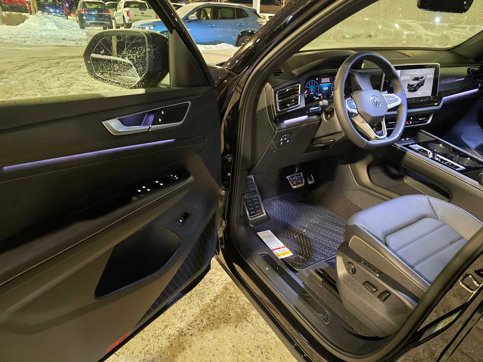 2026 Volkswagen Atlas Cross Sport 2.0T SEL R-Line Black