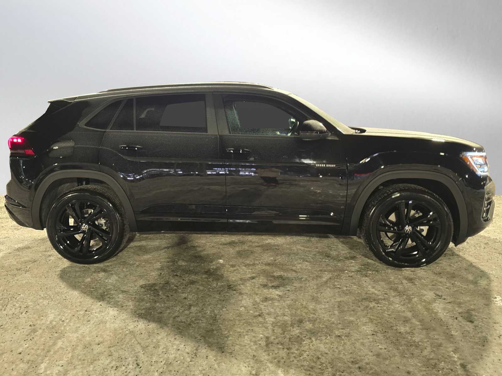 2026 Volkswagen Atlas Cross Sport 2.0T SEL R-Line Black