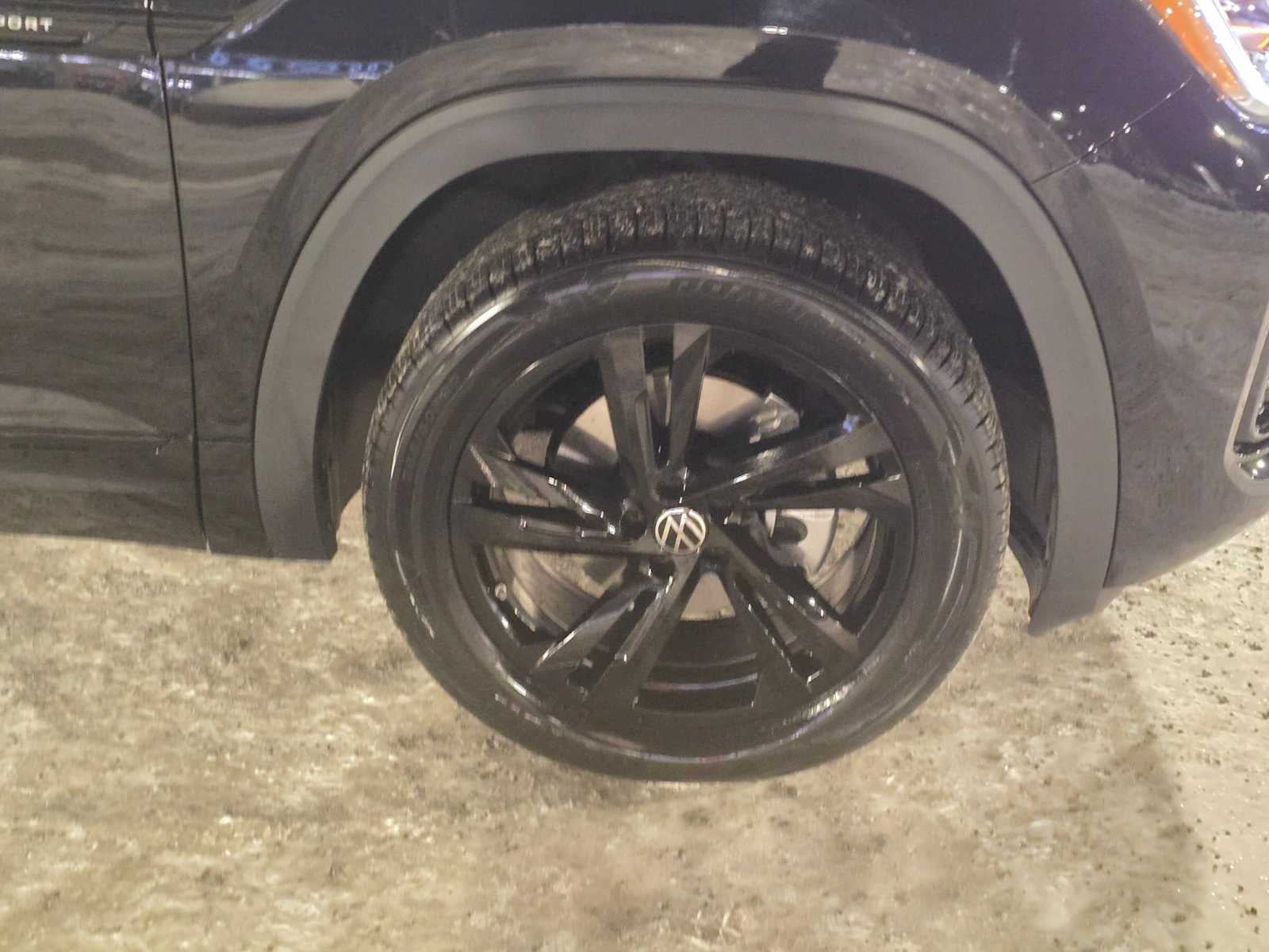 2026 Volkswagen Atlas Cross Sport 2.0T SEL R-Line Black