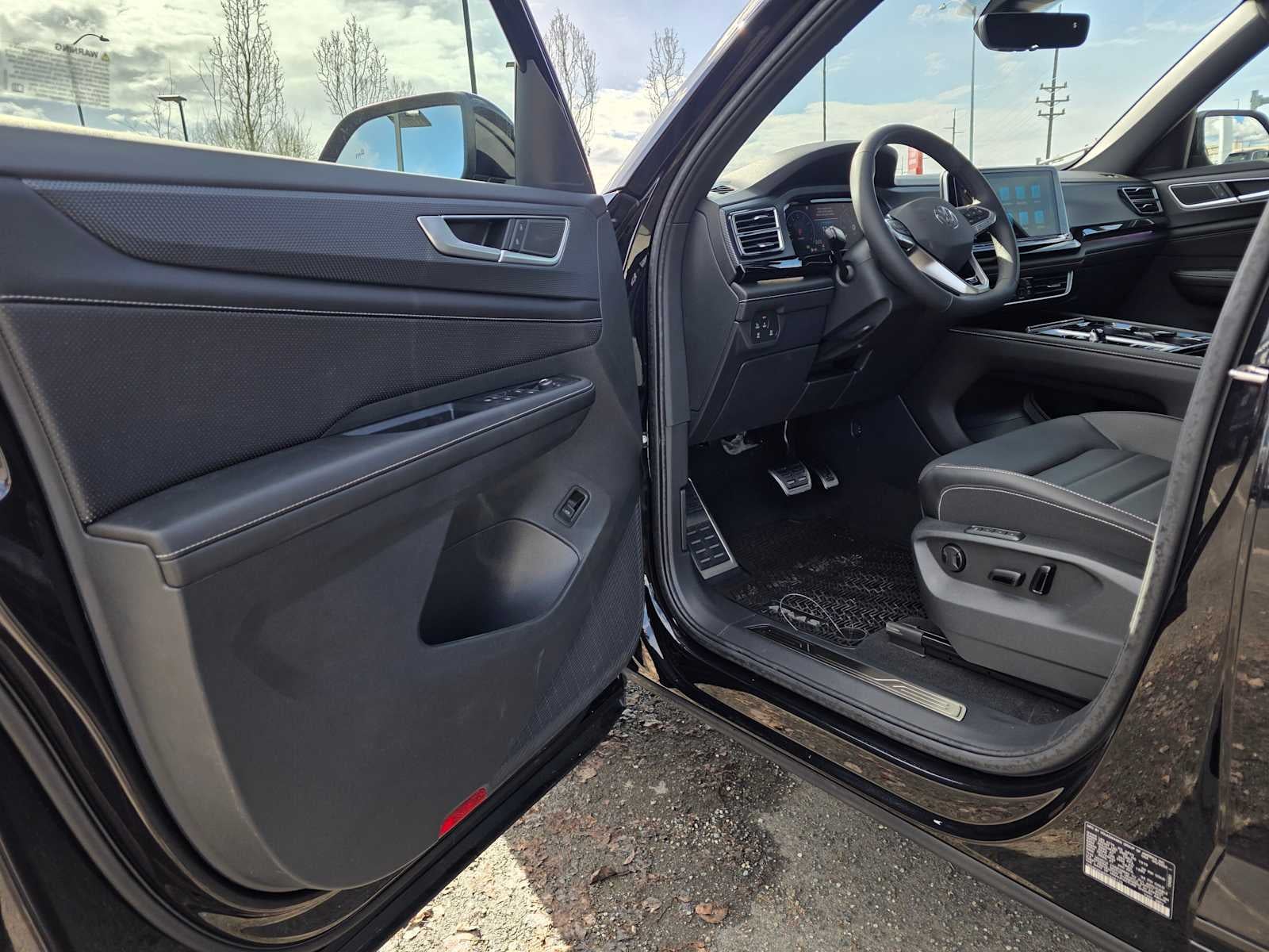 2026 Volkswagen Atlas Cross Sport 2.0T SEL R-Line Black
