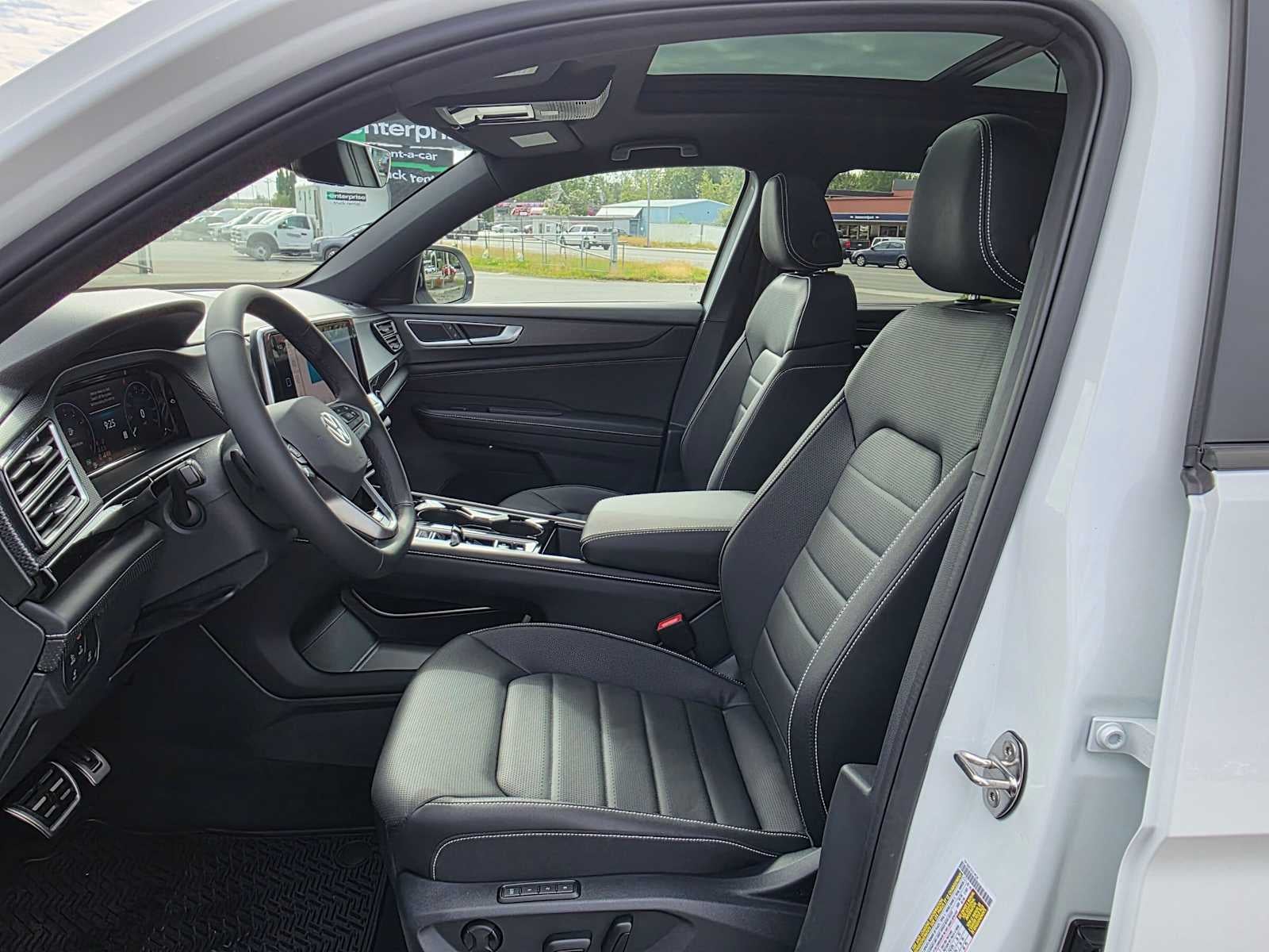 2026 Volkswagen Atlas Cross Sport 2.0T SEL R-Line Black