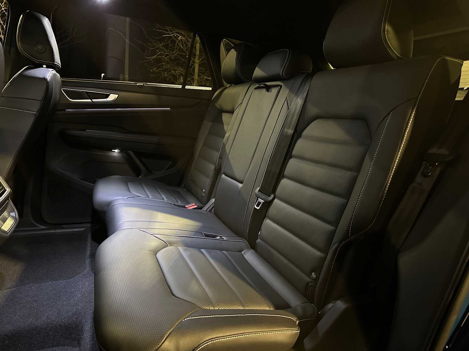 2026 Volkswagen Atlas Cross Sport 2.0T SEL R-Line Black