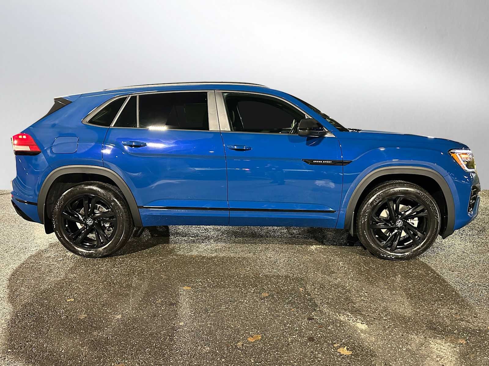 2026 Volkswagen Atlas Cross Sport 2.0T SEL R-Line Black