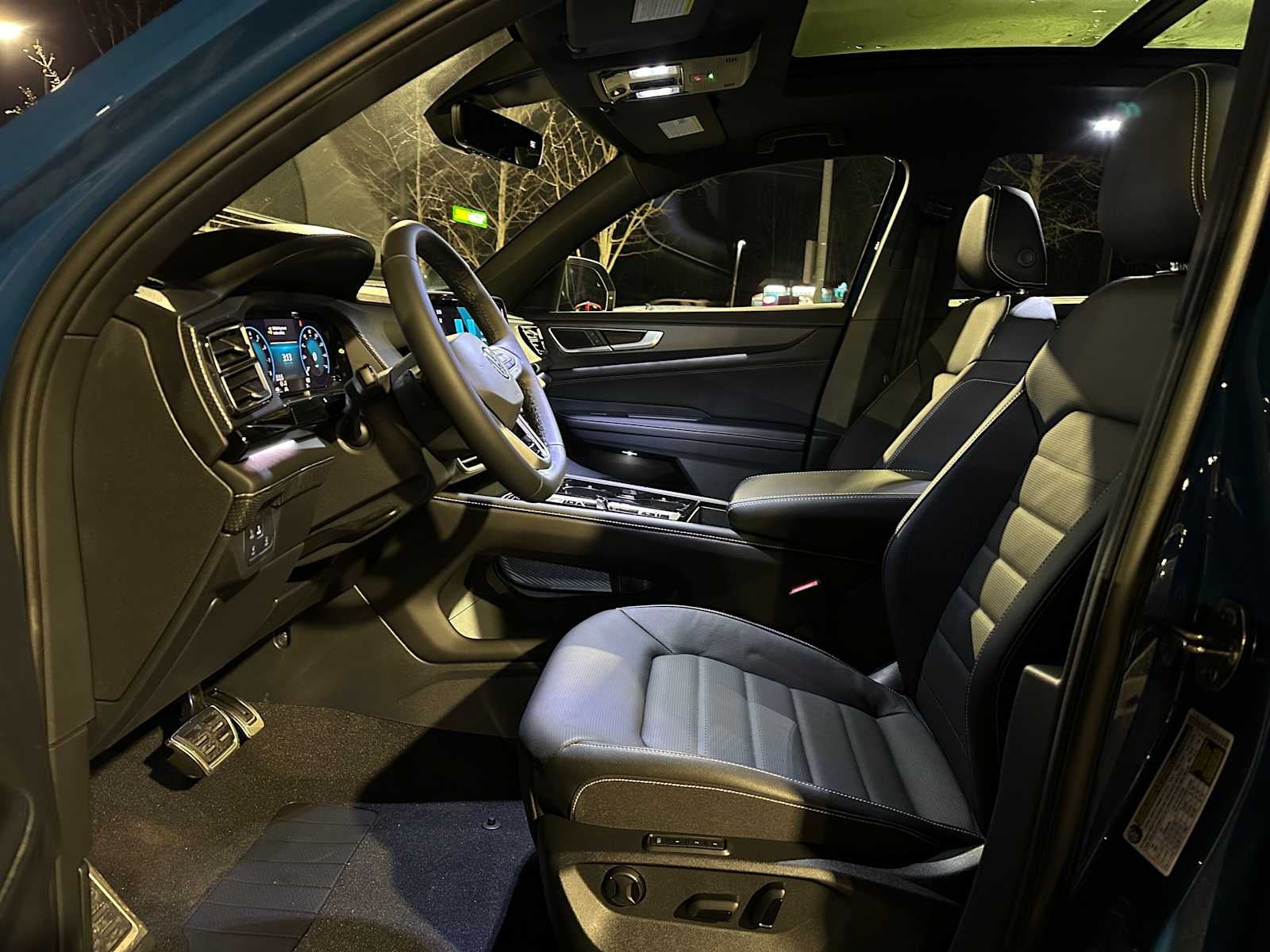 2026 Volkswagen Atlas Cross Sport 2.0T SEL R-Line Black