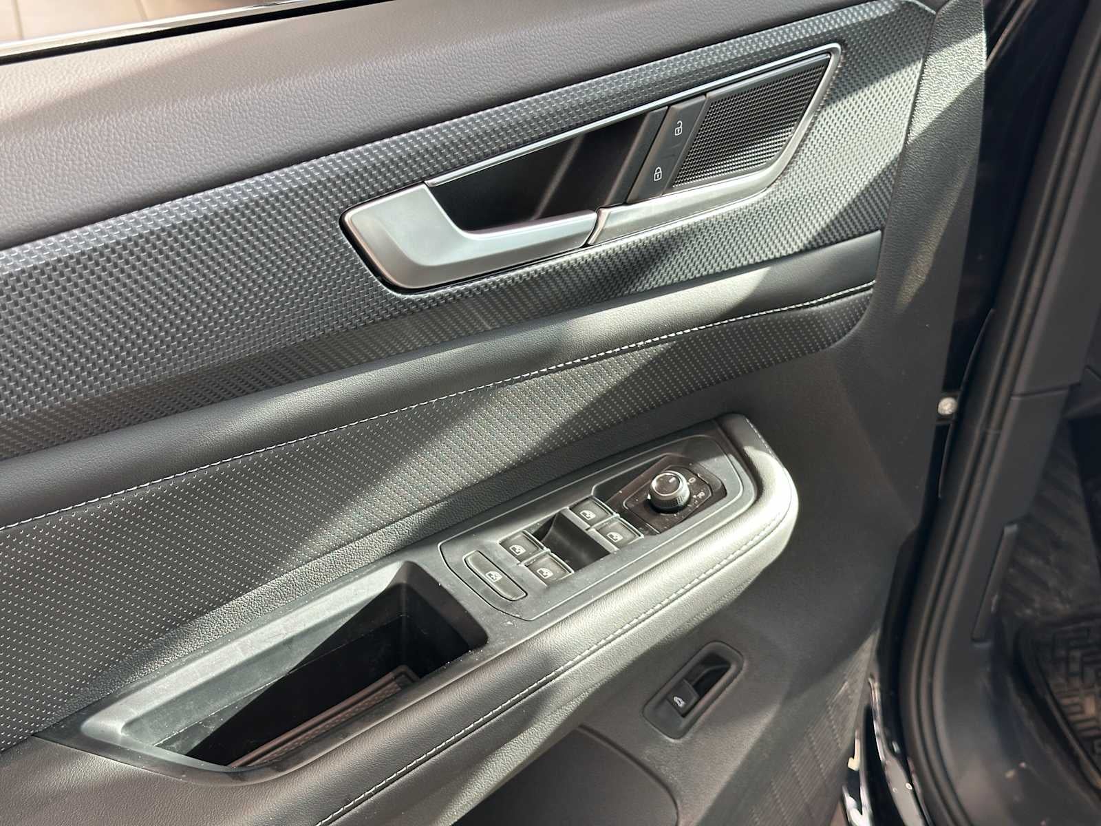 2025 Volkswagen Atlas Cross Sport 2.0T SEL