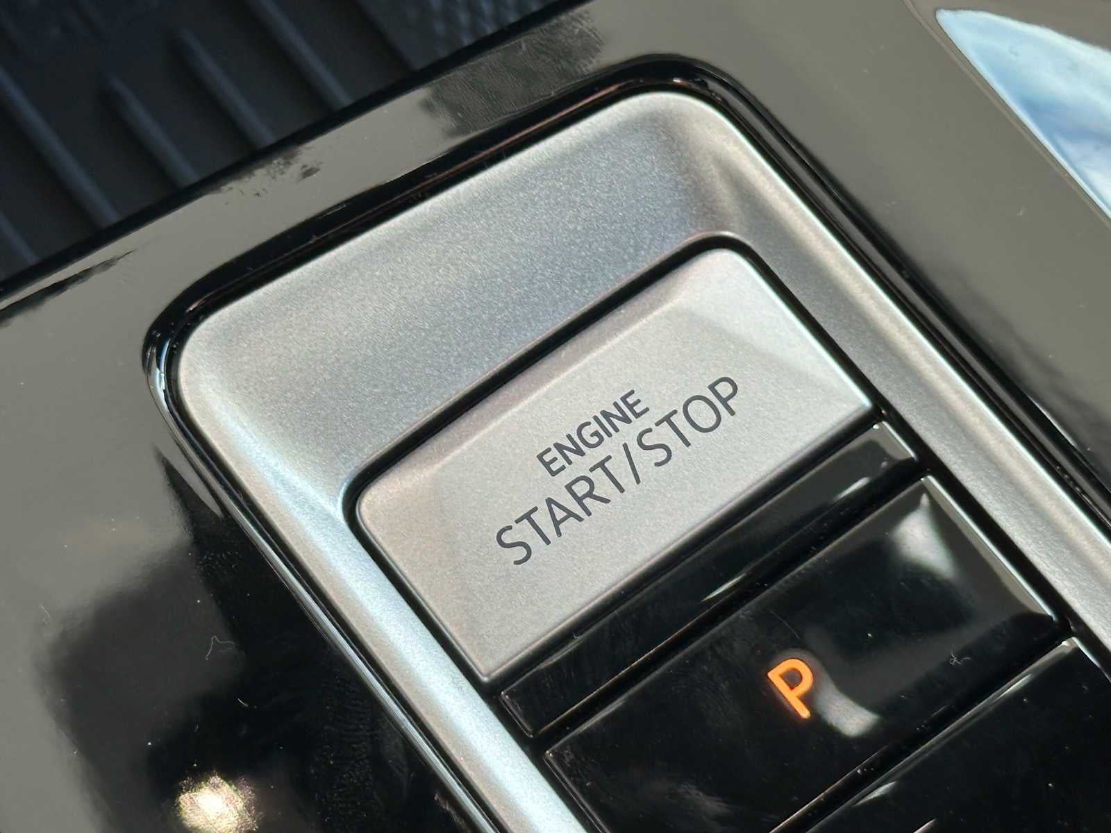 2025 Volkswagen Atlas Cross Sport 2.0T SEL