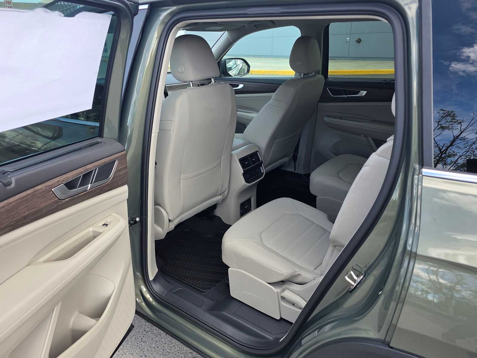 2026 Volkswagen Atlas 2.0T SEL