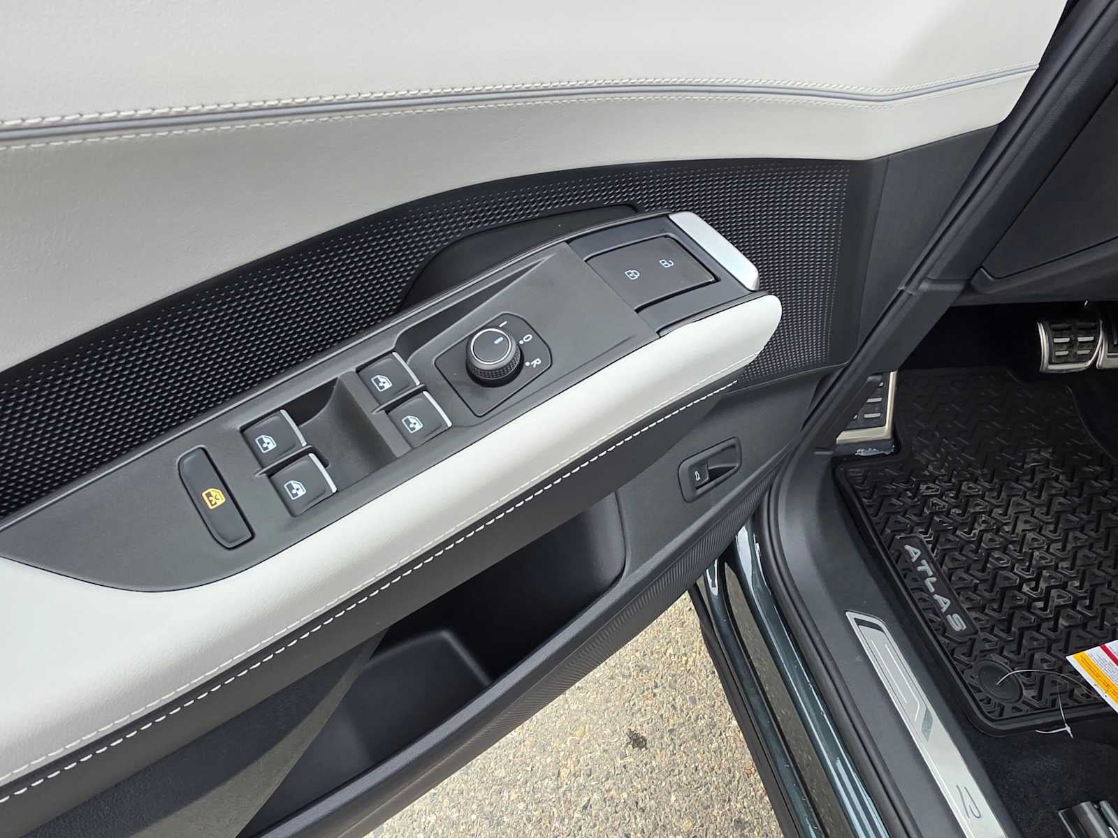 2027 Volkswagen Atlas 2.0T SEL