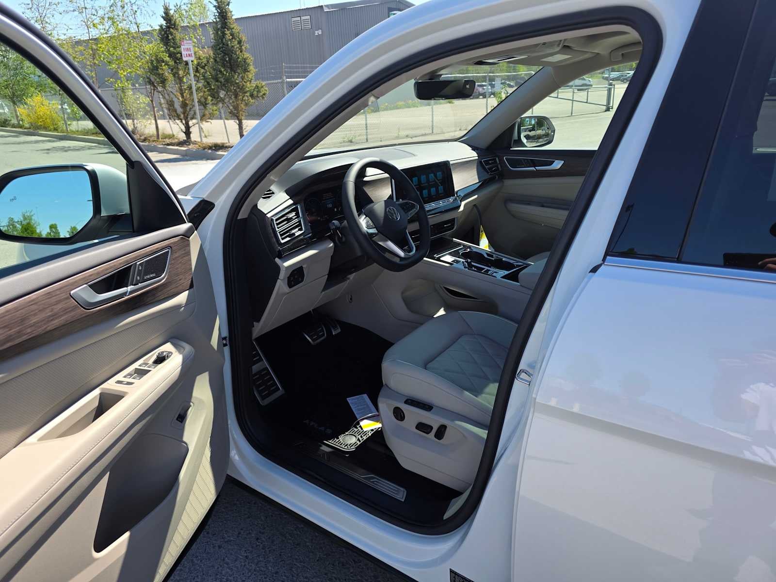 2026 Volkswagen Atlas 2.0T SEL Premium R-Line