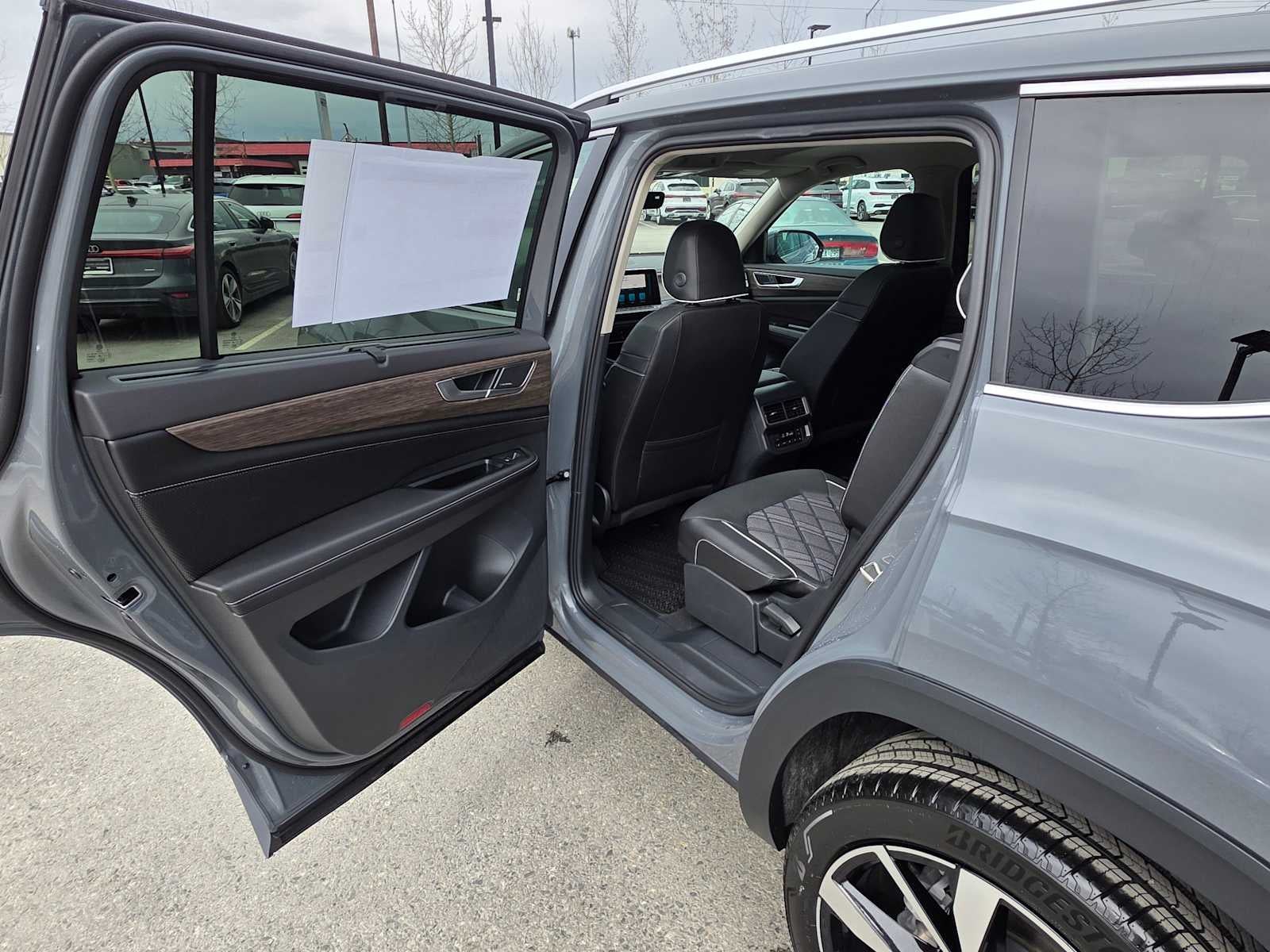2026 Volkswagen Atlas 2.0T SEL Premium R-Line