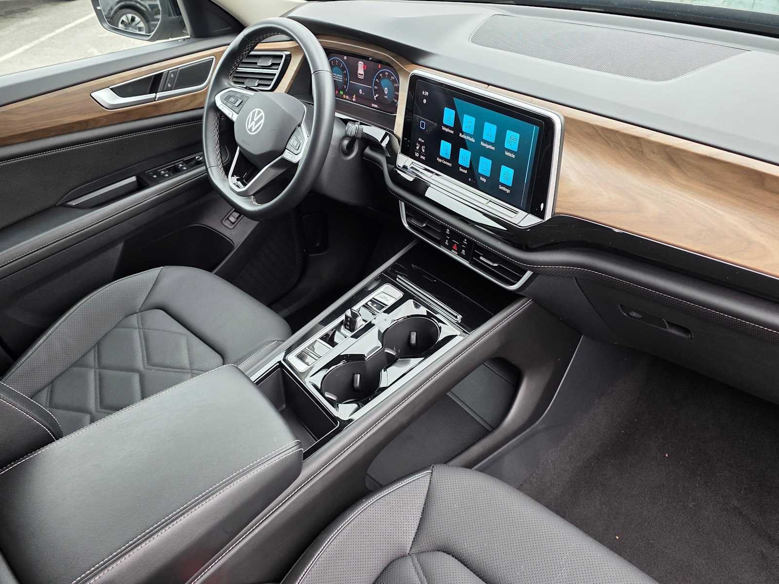 2025 Volkswagen Atlas 2.0T SE w/Technology