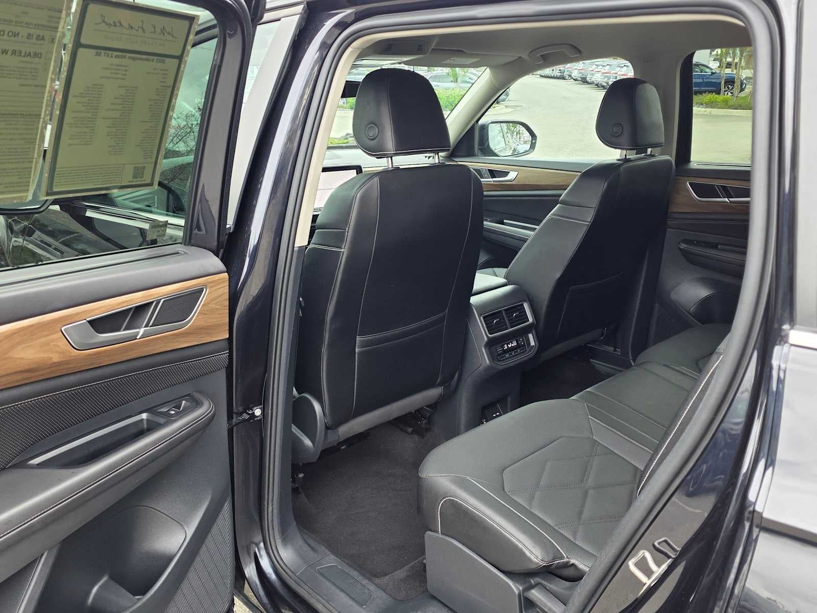 2025 Volkswagen Atlas 2.0T SE w/Technology