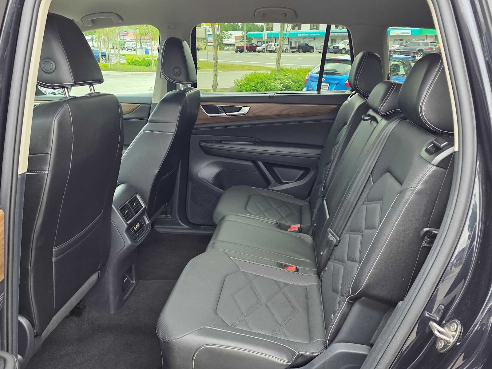 2025 Volkswagen Atlas 2.0T SE w/Technology