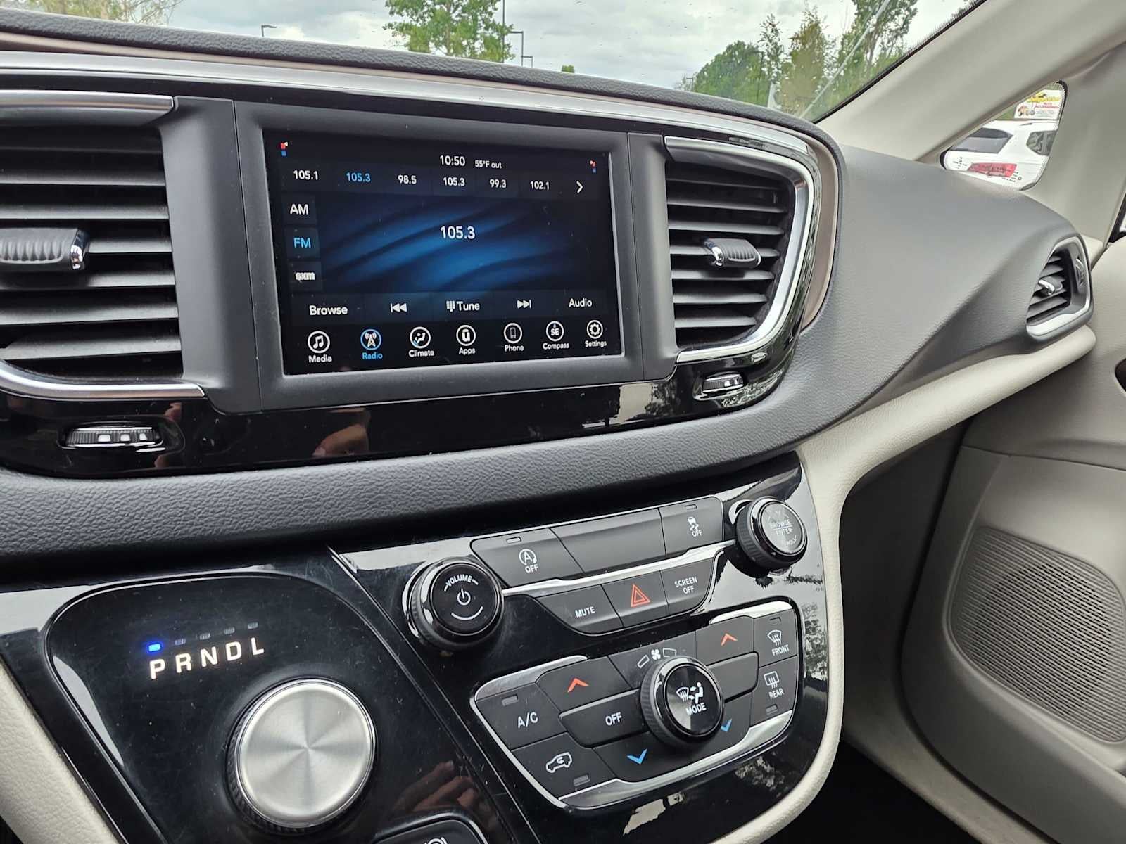 2020 Chrysler Voyager LXI