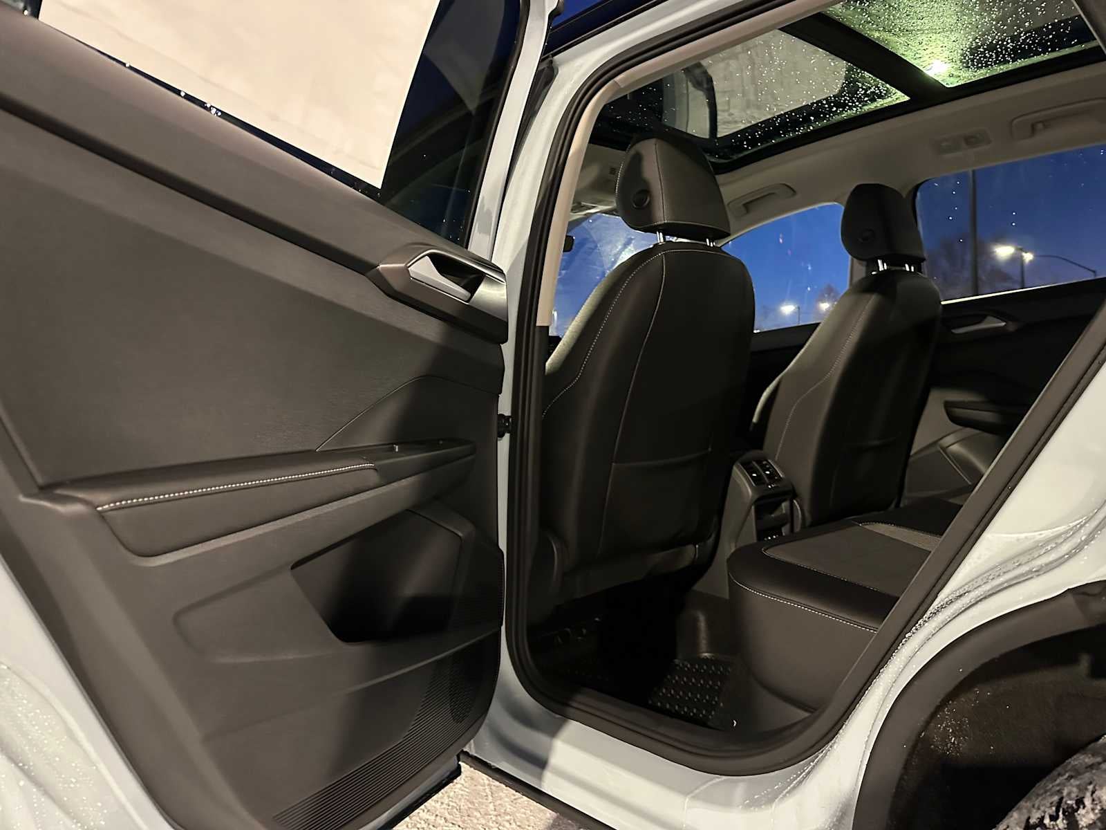 2026 Volkswagen Taos 1.5T SE Black