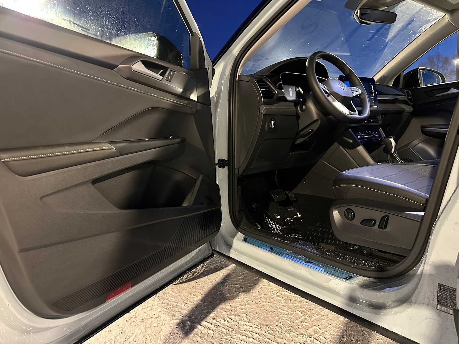 2026 Volkswagen Taos 1.5T SE Black