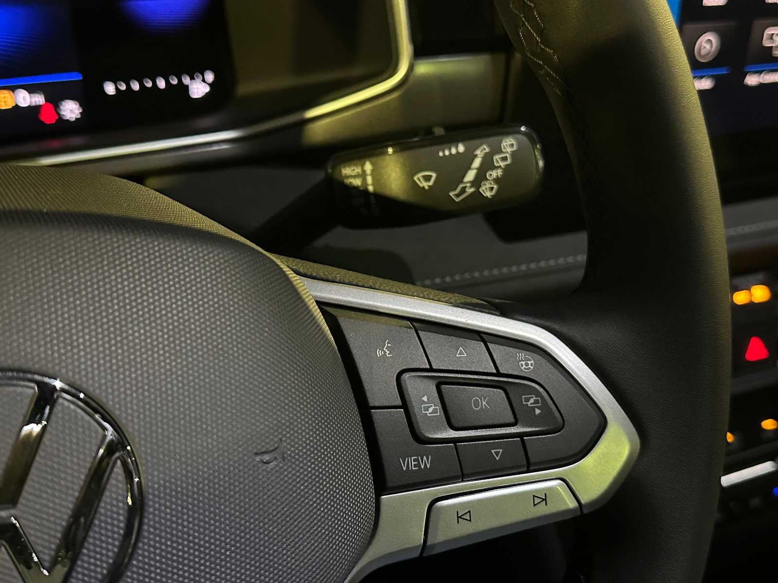 2026 Volkswagen Taos 1.5T SE Black