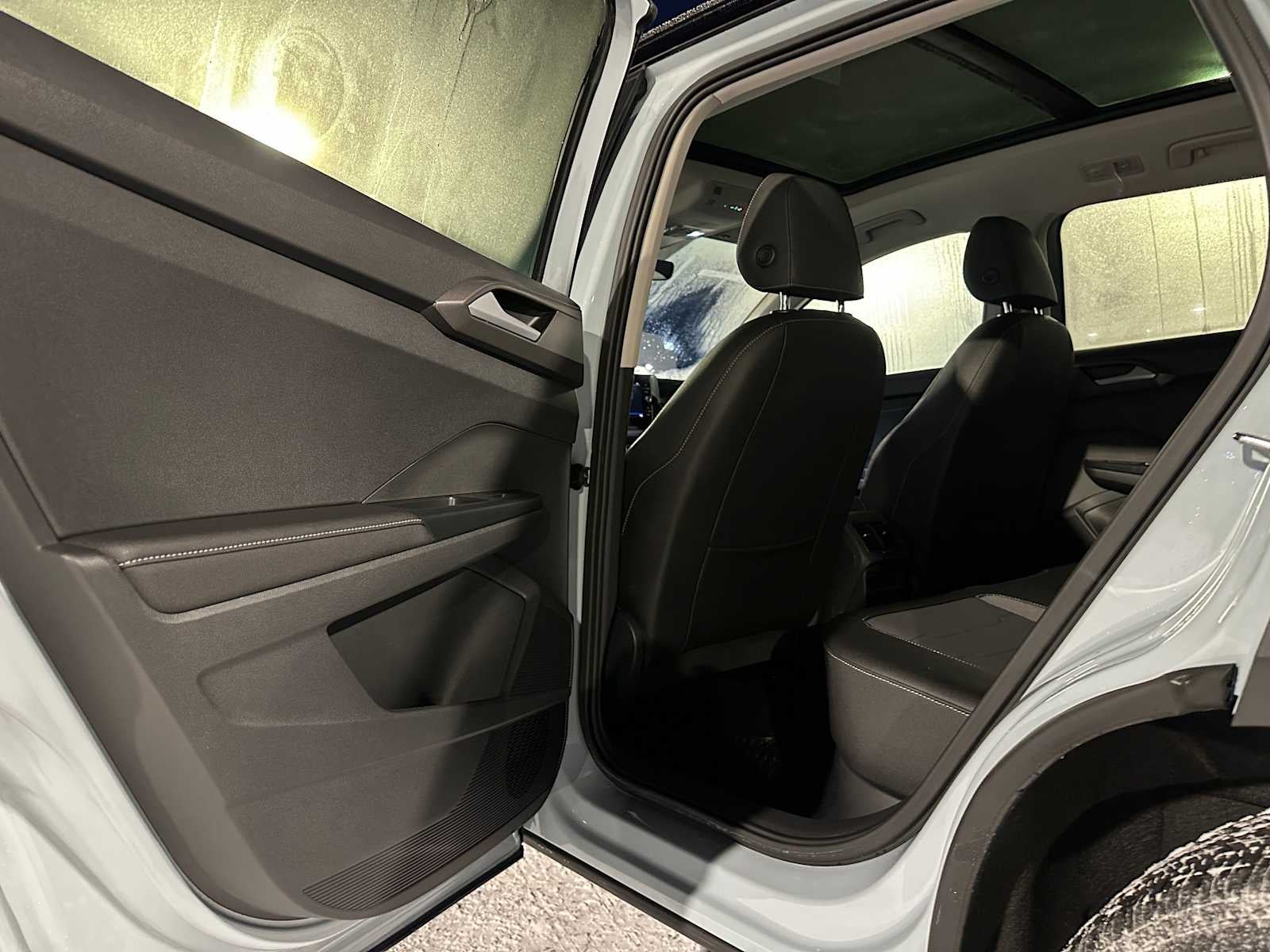 2026 Volkswagen Taos 1.5T SE Black