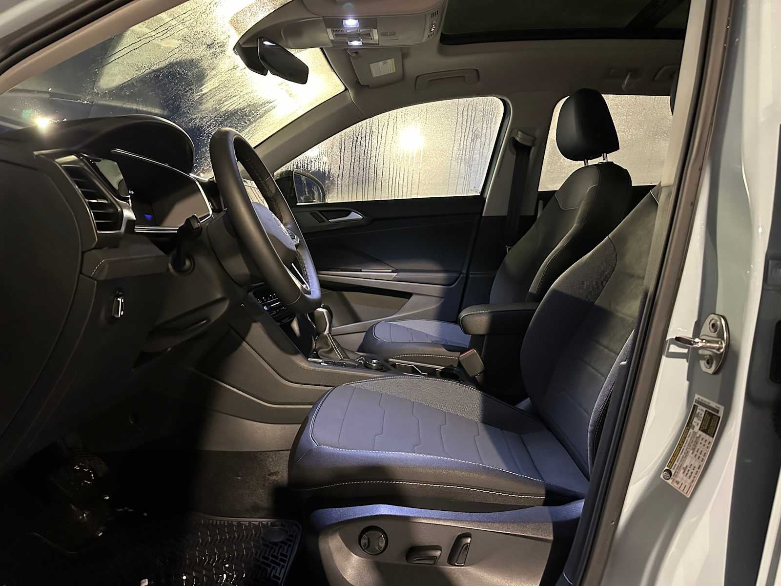 2026 Volkswagen Taos 1.5T SE Black