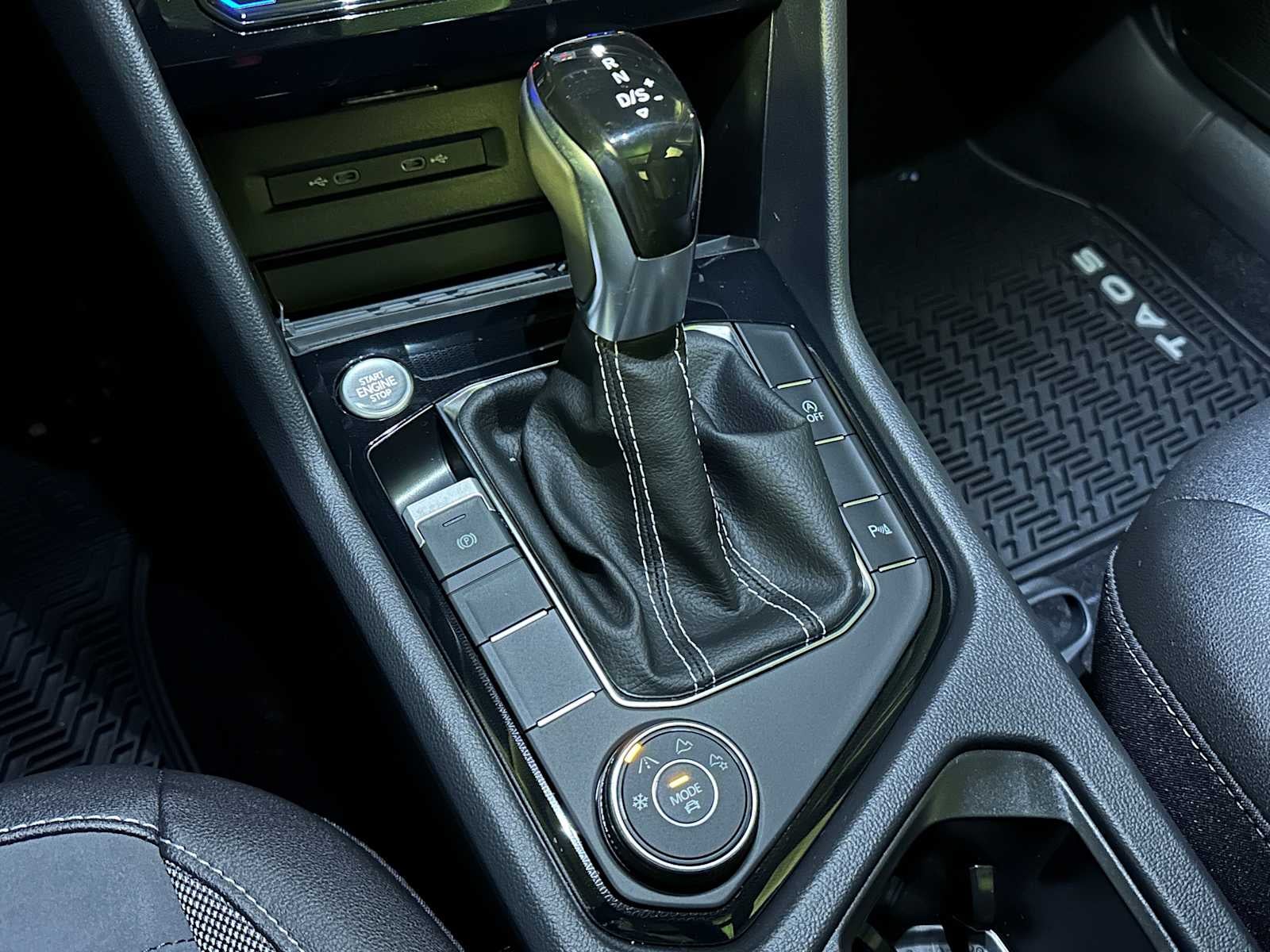 2026 Volkswagen Taos 1.5T SE Black