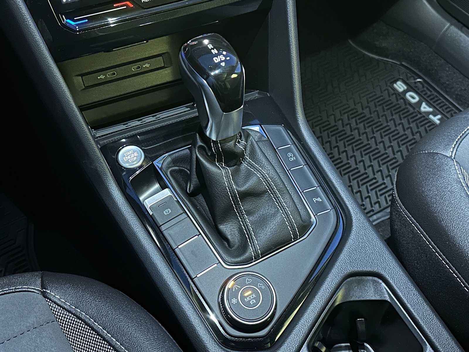 2026 Volkswagen Taos 1.5T SE Black