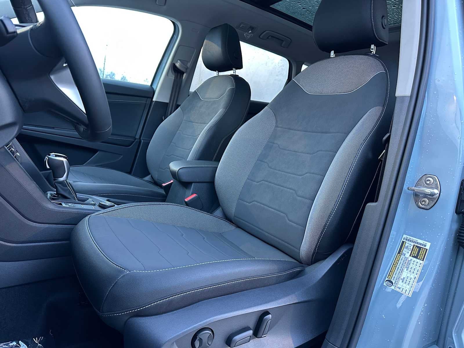 2026 Volkswagen Taos 1.5T SE Black