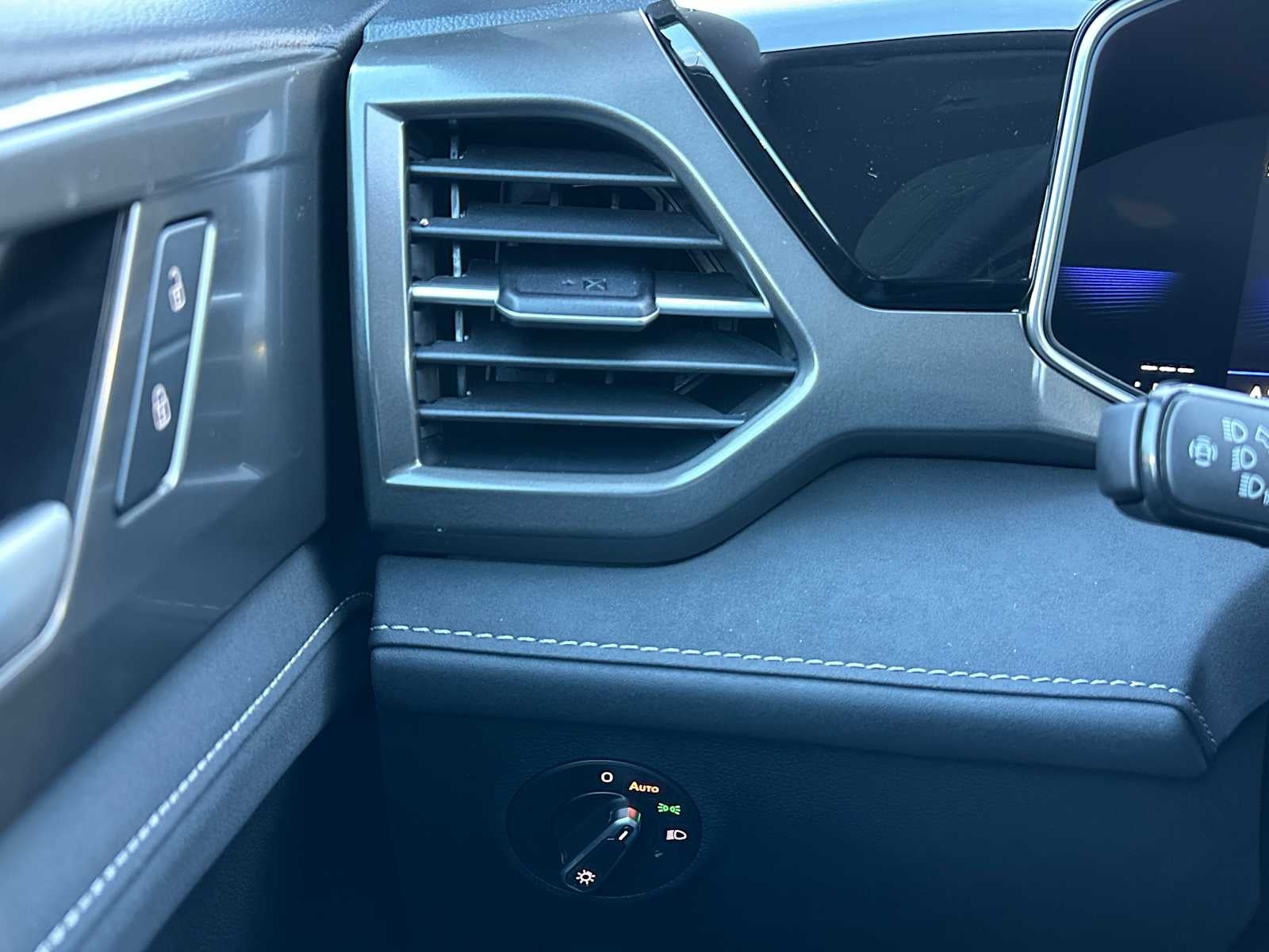 2026 Volkswagen Taos 1.5T SE Black