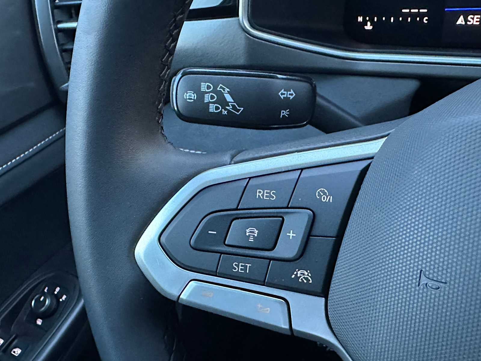 2026 Volkswagen Taos 1.5T SE Black