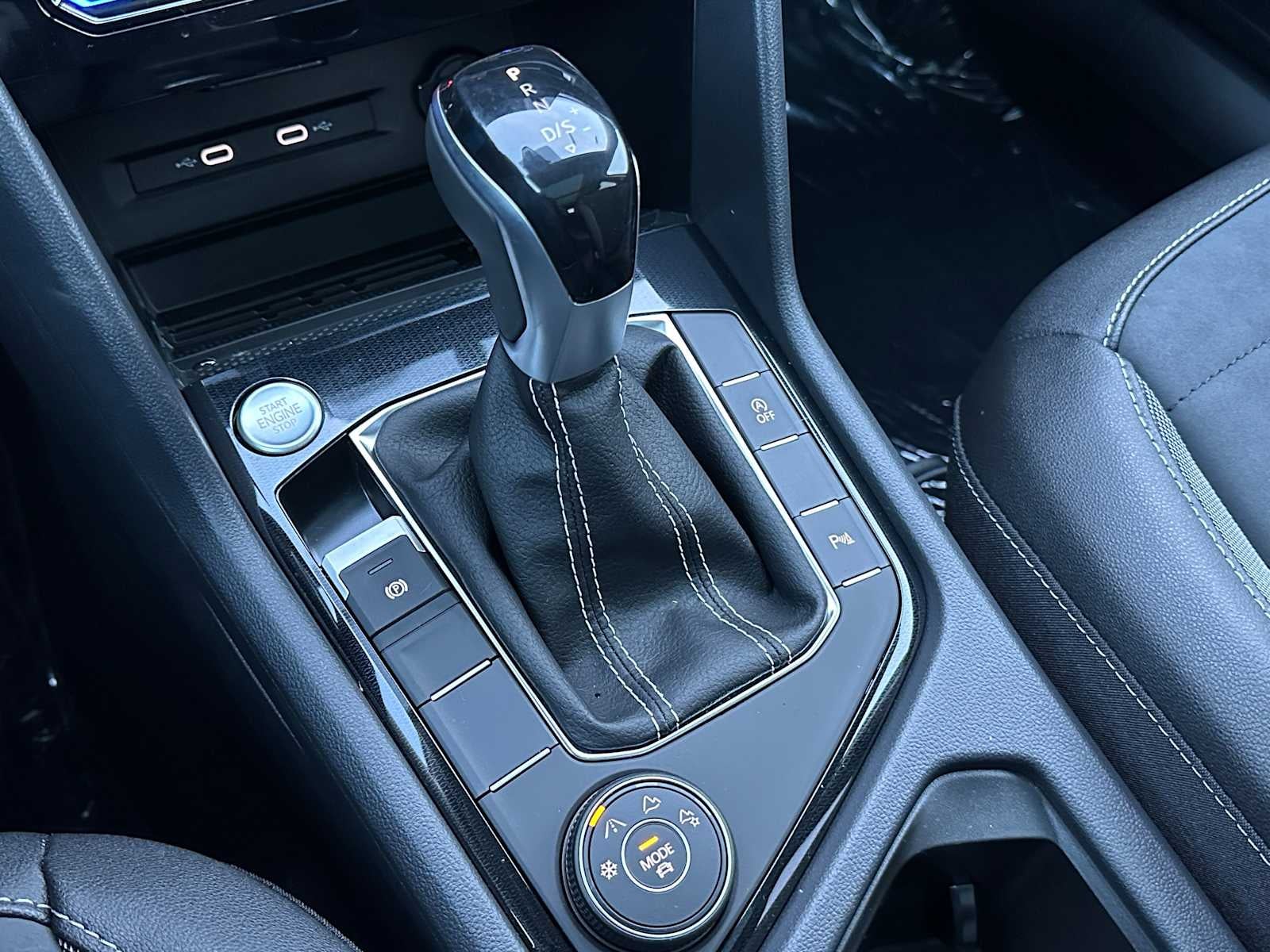 2026 Volkswagen Taos 1.5T SE Black