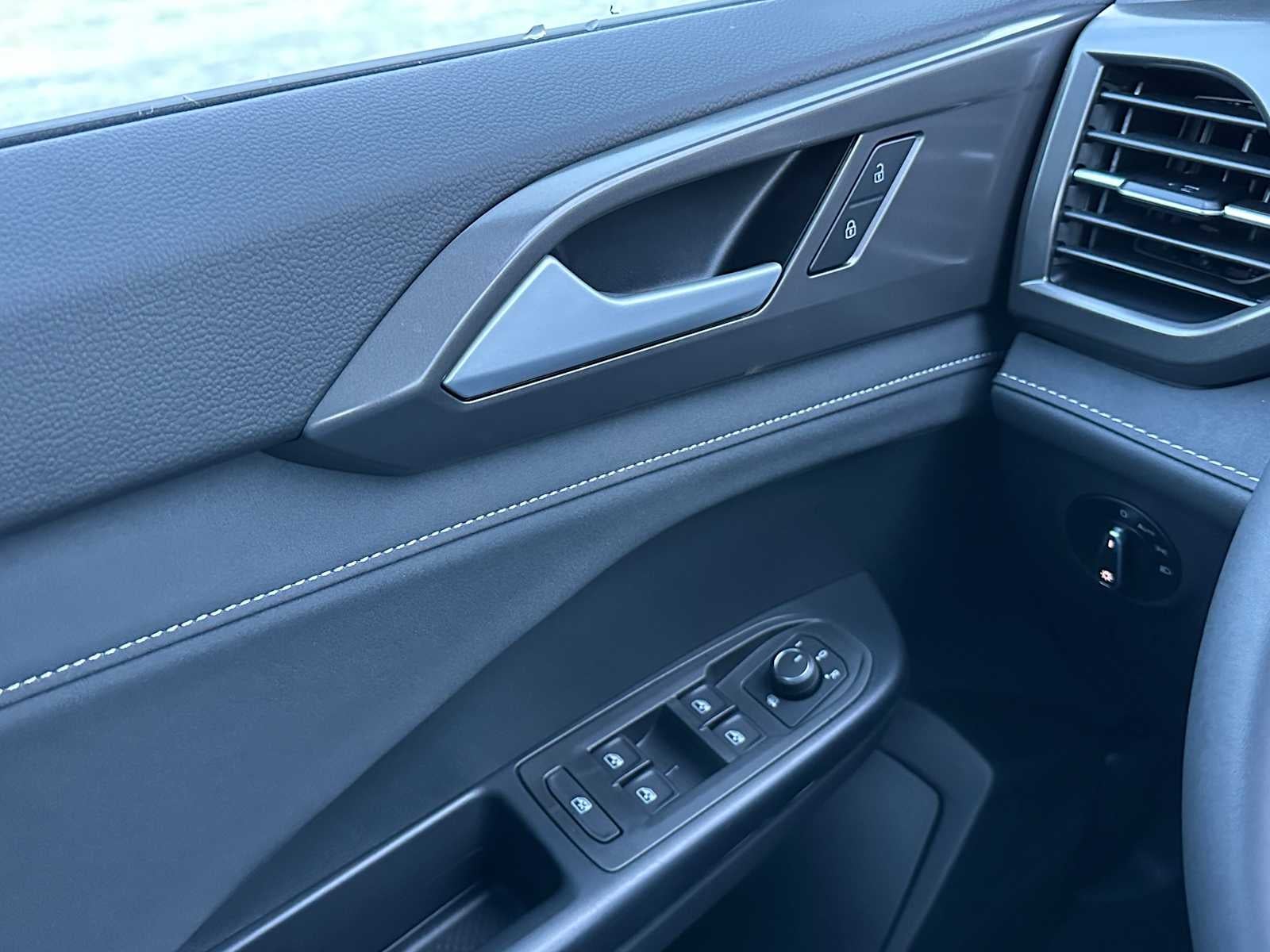 2026 Volkswagen Taos 1.5T SE Black