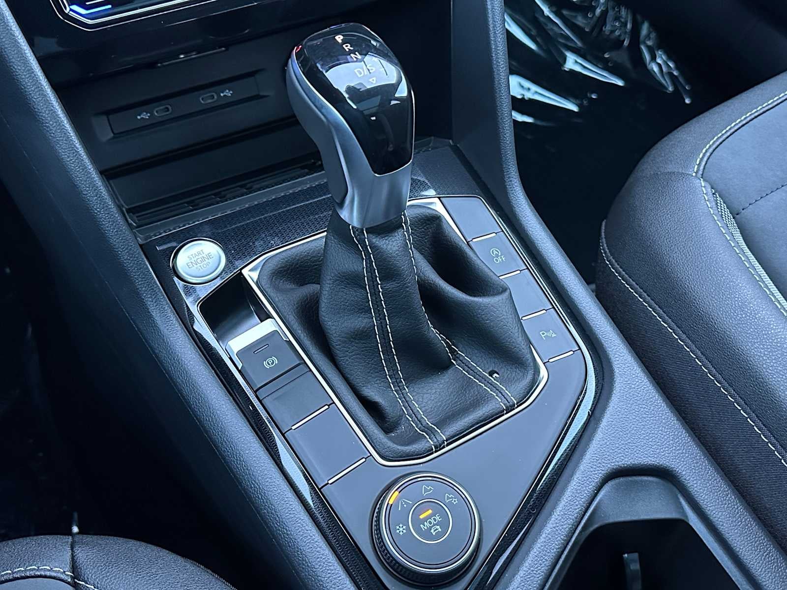 2026 Volkswagen Taos 1.5T SE Black