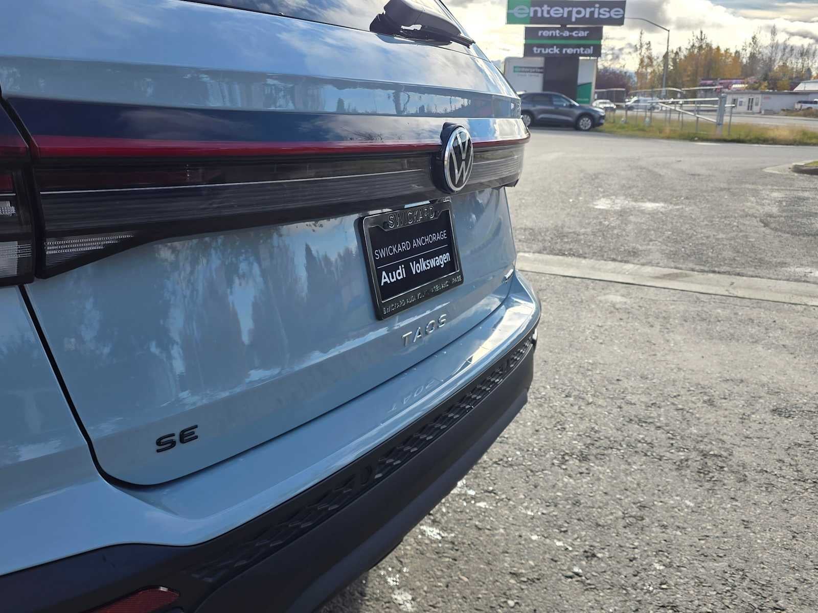 2027 Volkswagen Taos SE BLACK