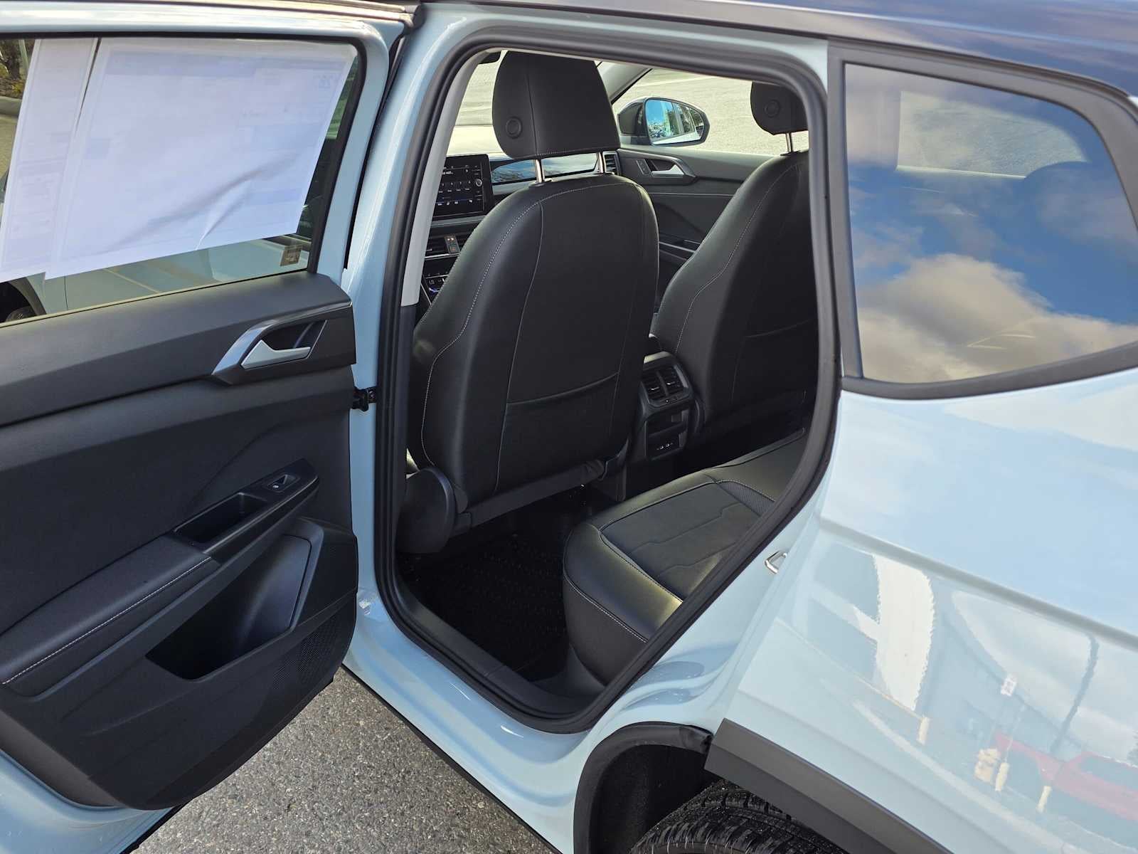2027 Volkswagen Taos SE BLACK