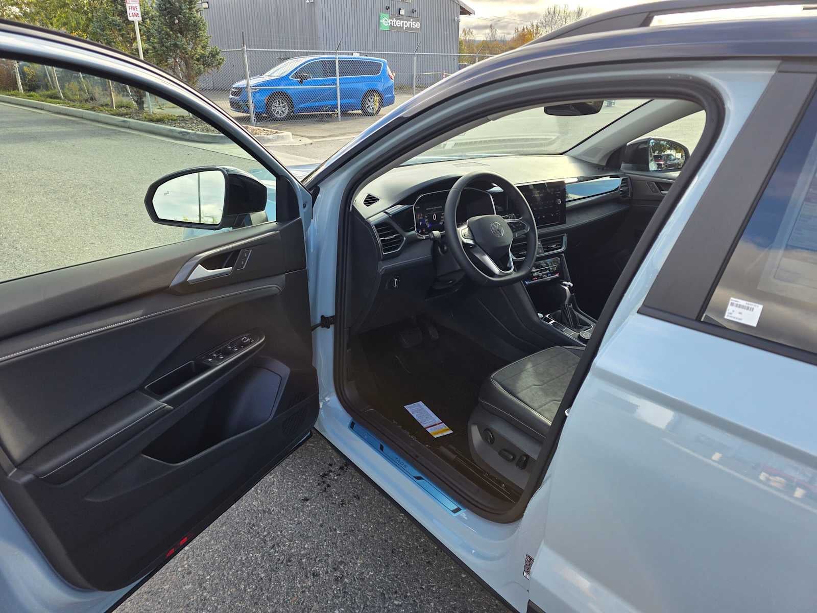 2027 Volkswagen Taos SE BLACK