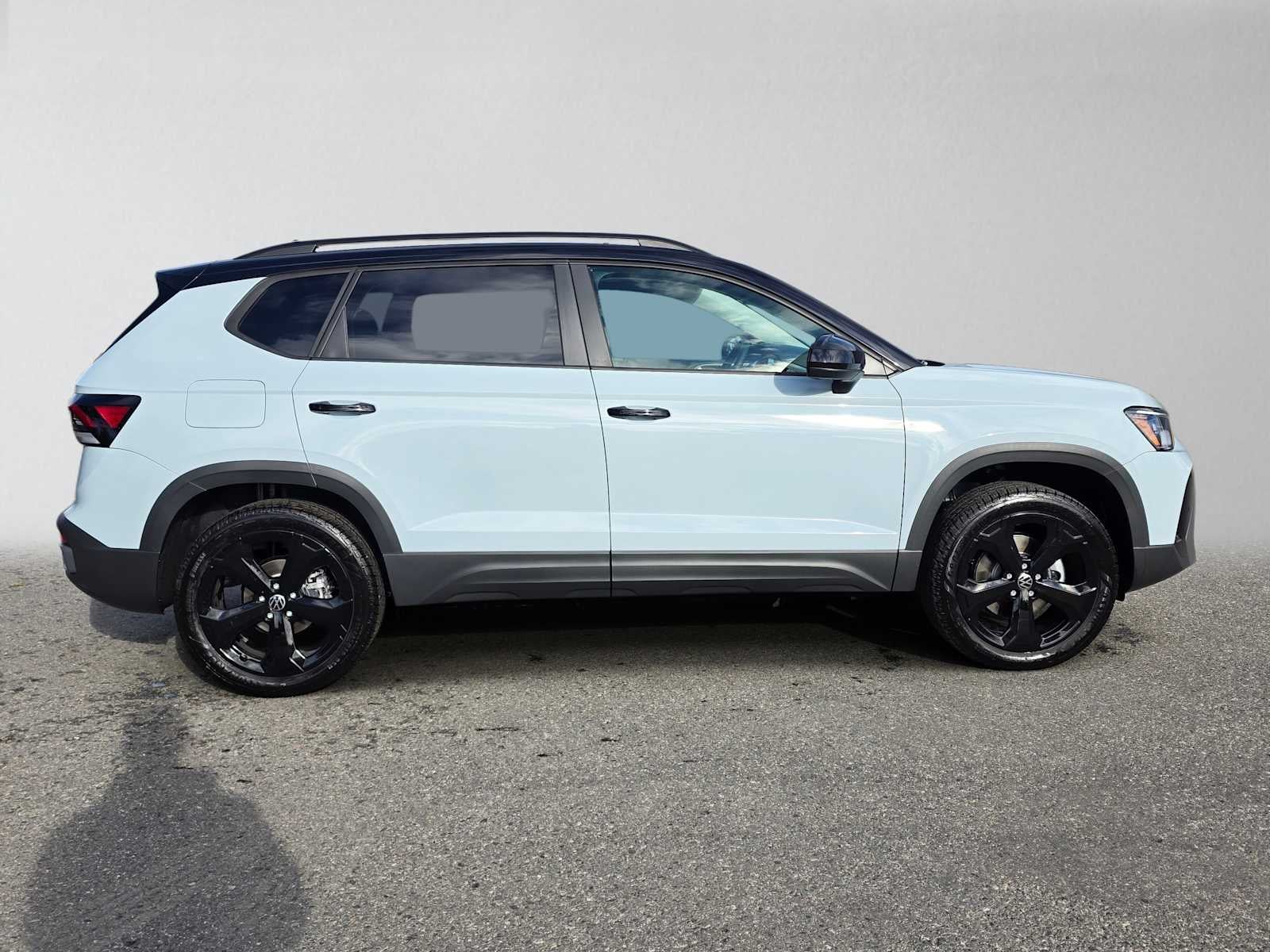 2027 Volkswagen Taos SE BLACK