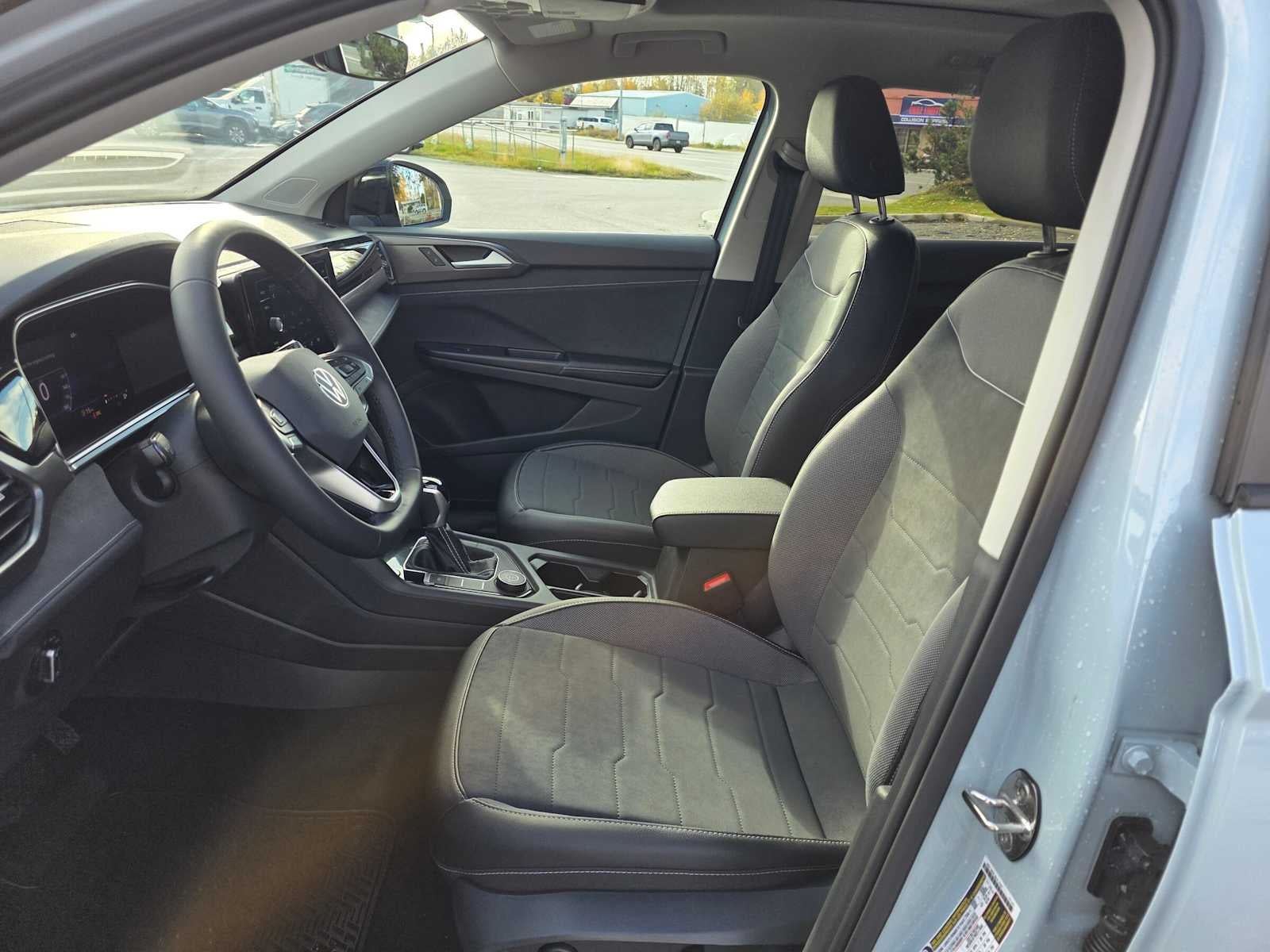 2027 Volkswagen Taos SE BLACK
