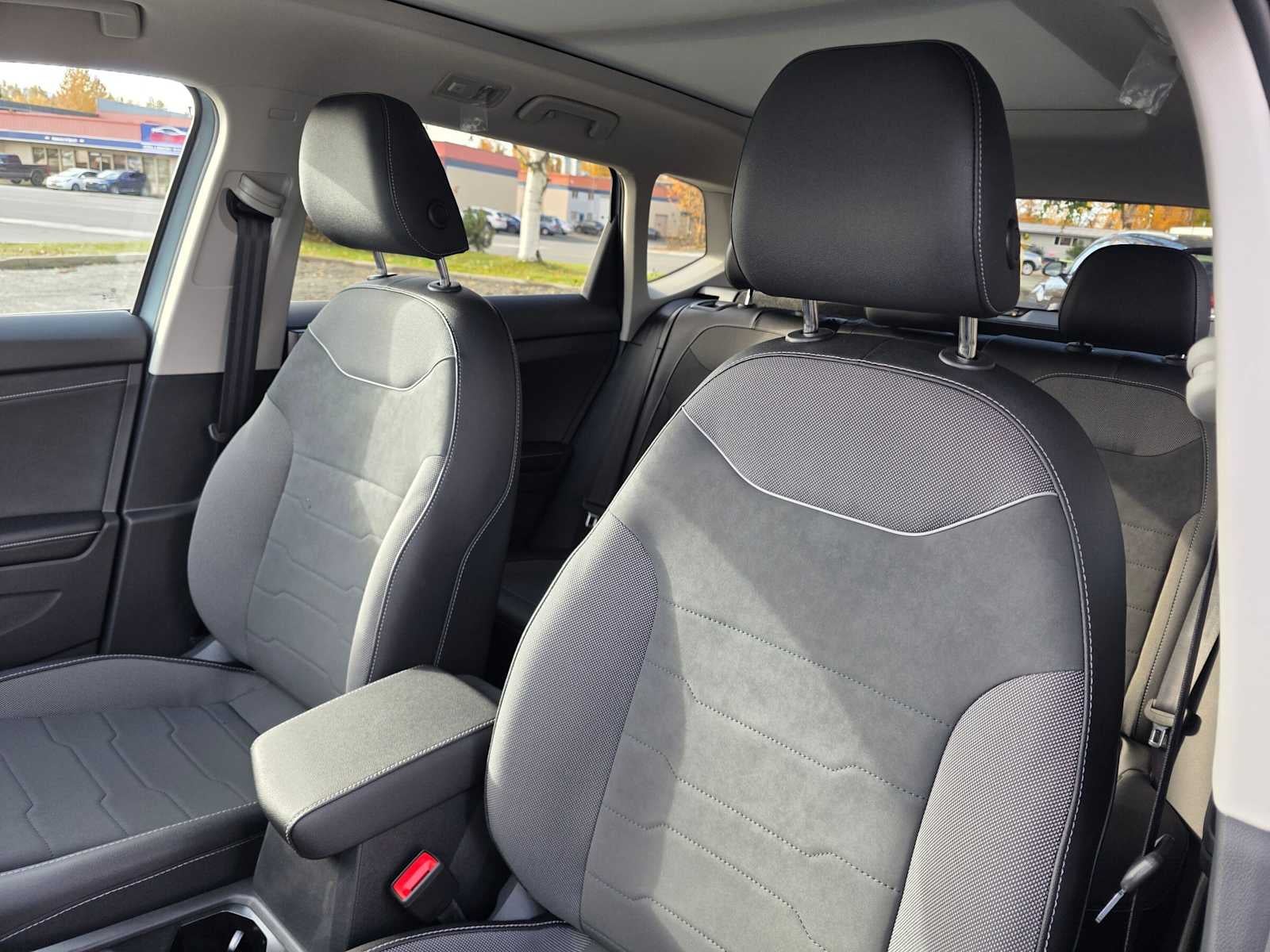 2027 Volkswagen Taos SE BLACK