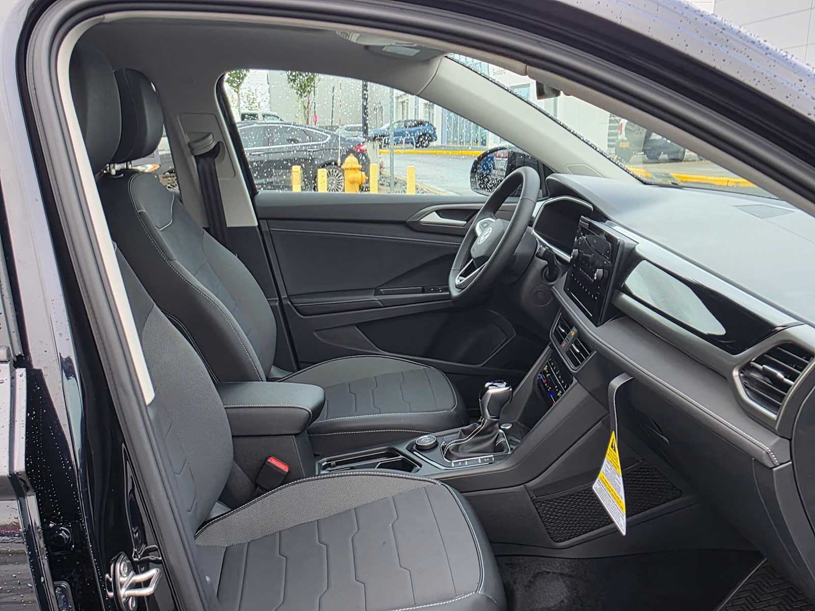 2027 Volkswagen Taos SE Black 4MOTION