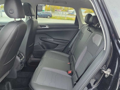 2027 Volkswagen Taos SE Black 4MOTION