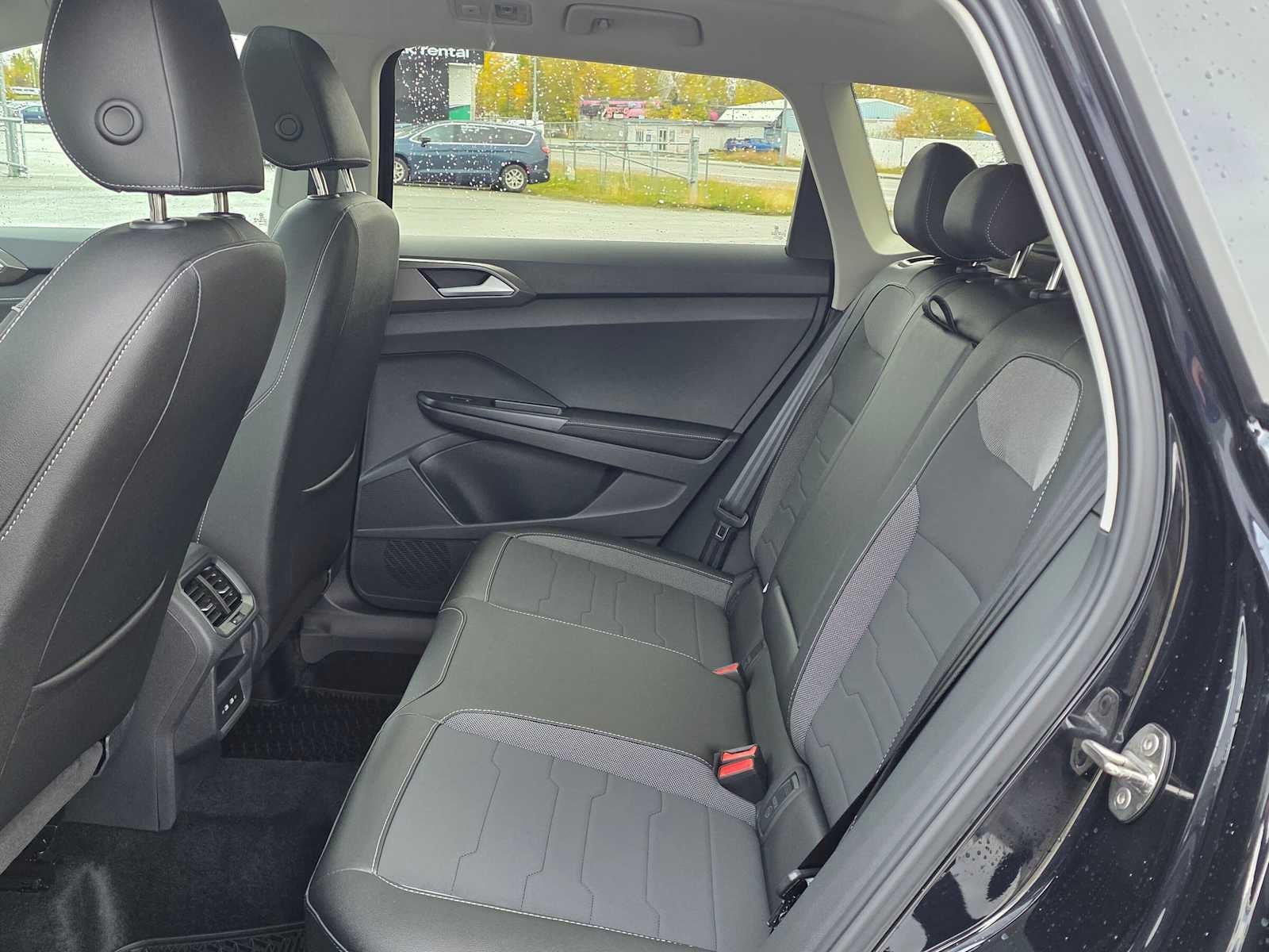 2027 Volkswagen Taos SE Black 4MOTION