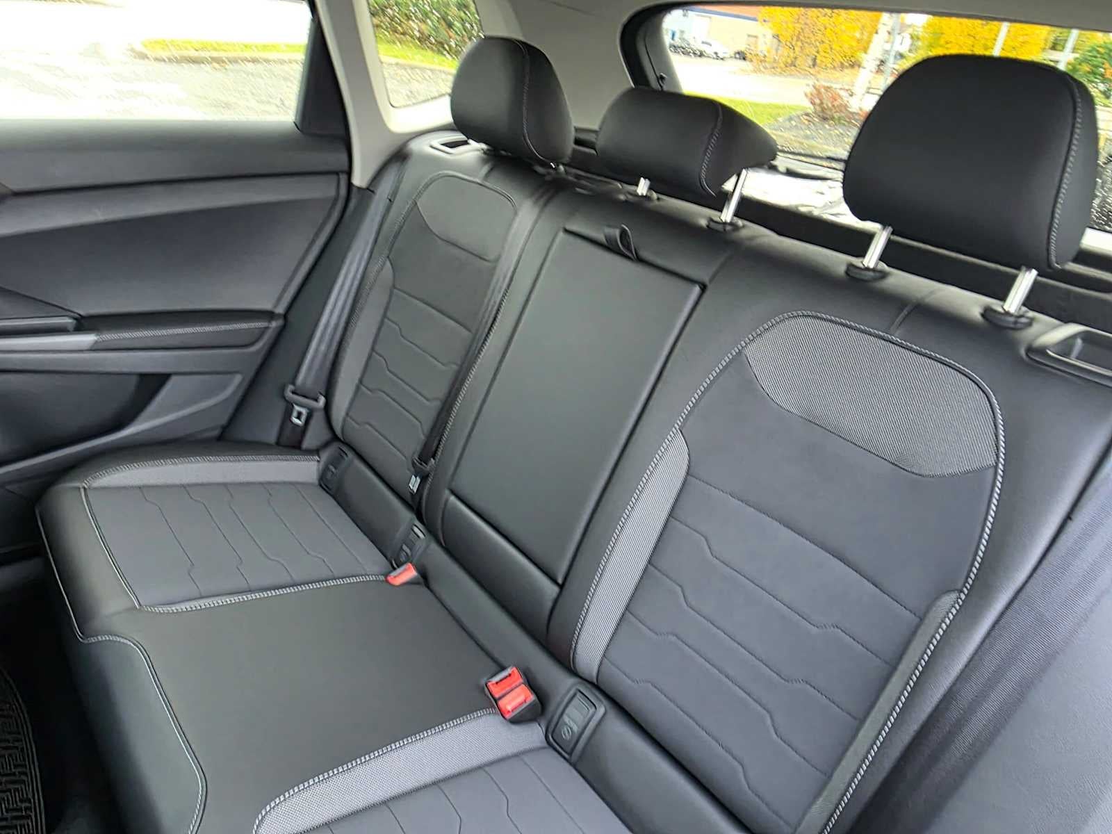 2027 Volkswagen Taos SE Black 4MOTION