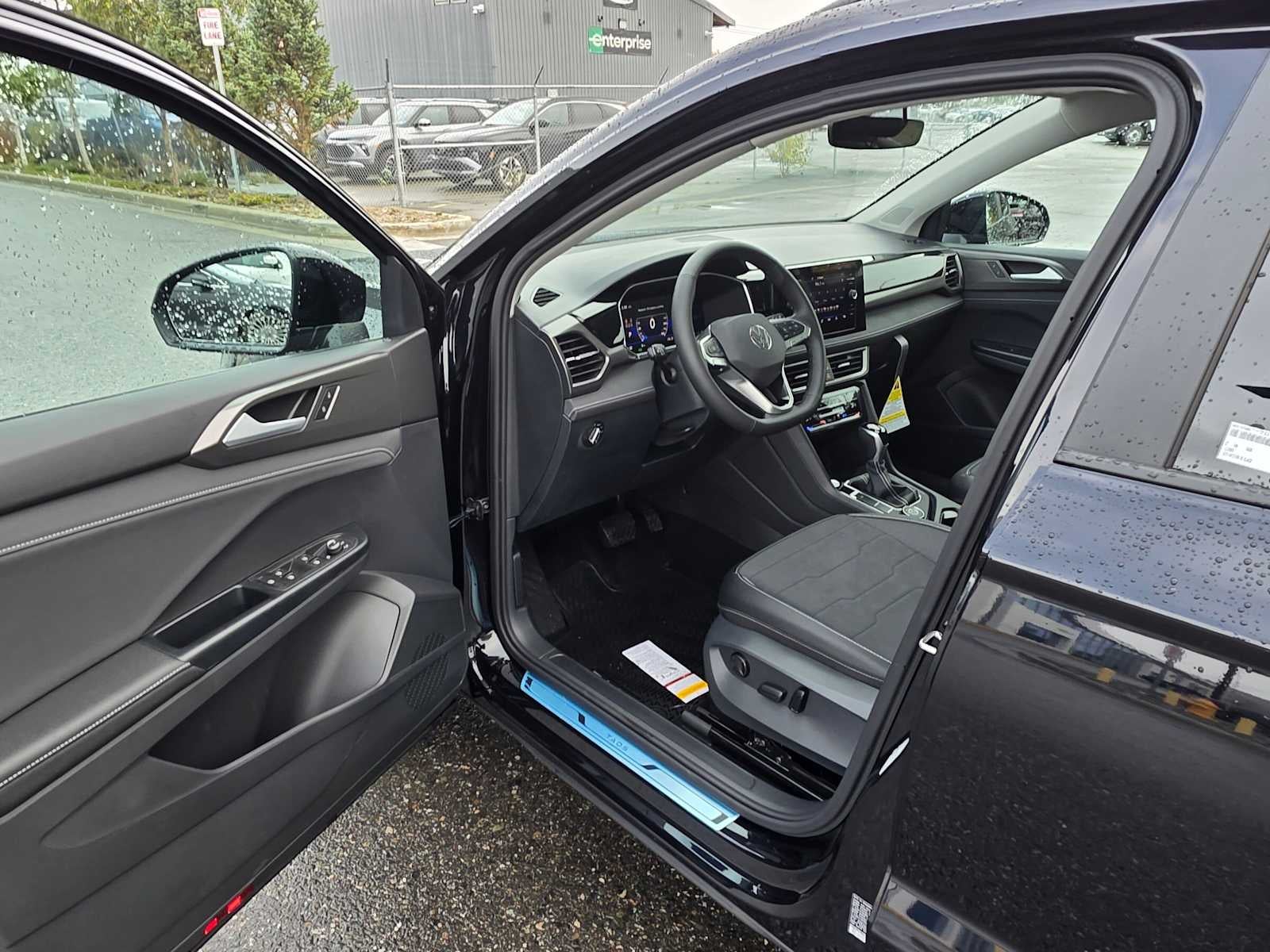 2027 Volkswagen Taos SE Black 4MOTION