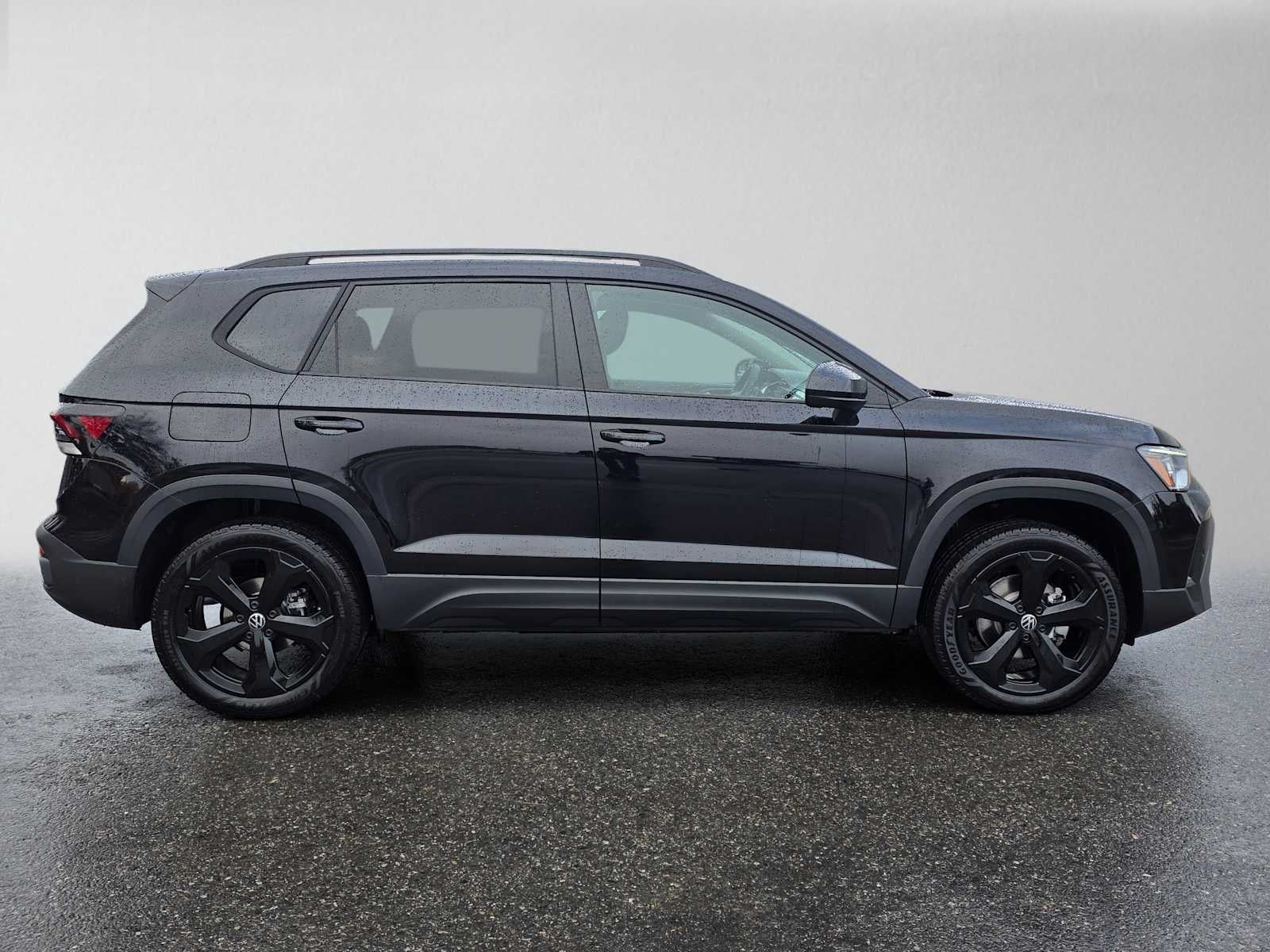 2027 Volkswagen Taos SE Black 4MOTION