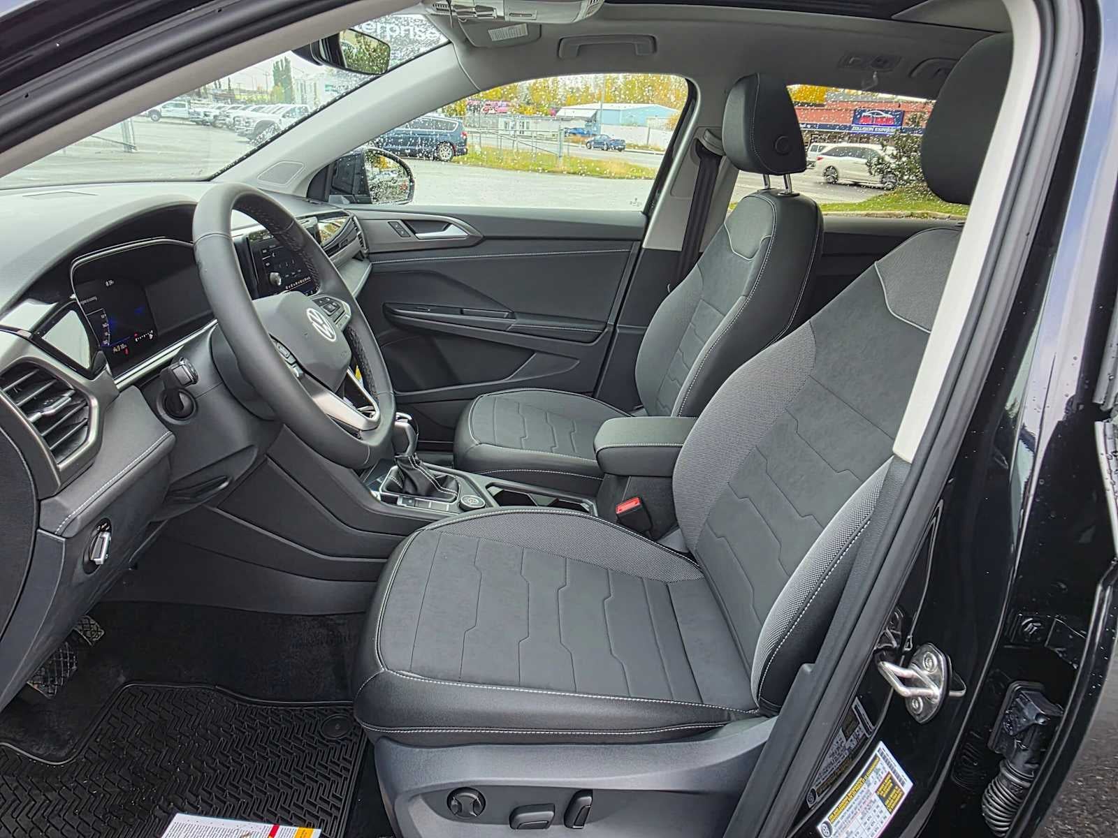 2027 Volkswagen Taos SE Black 4MOTION