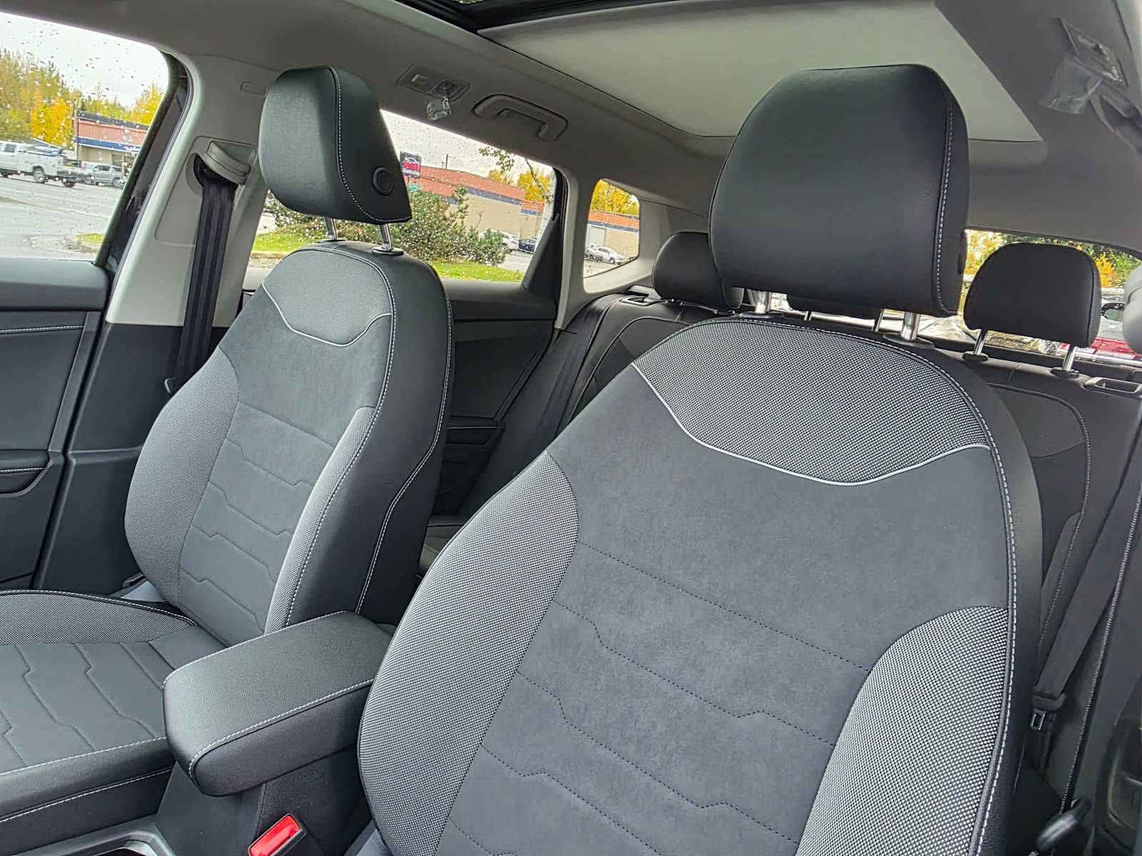 2027 Volkswagen Taos SE Black 4MOTION