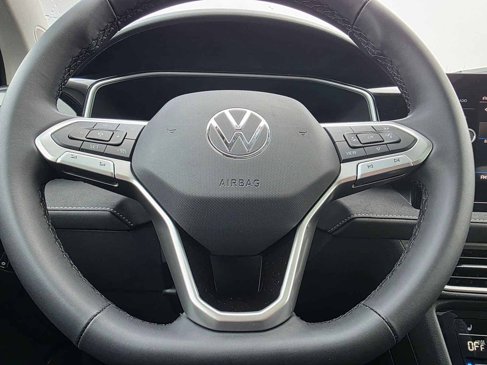 2027 Volkswagen Taos SE Black 4MOTION