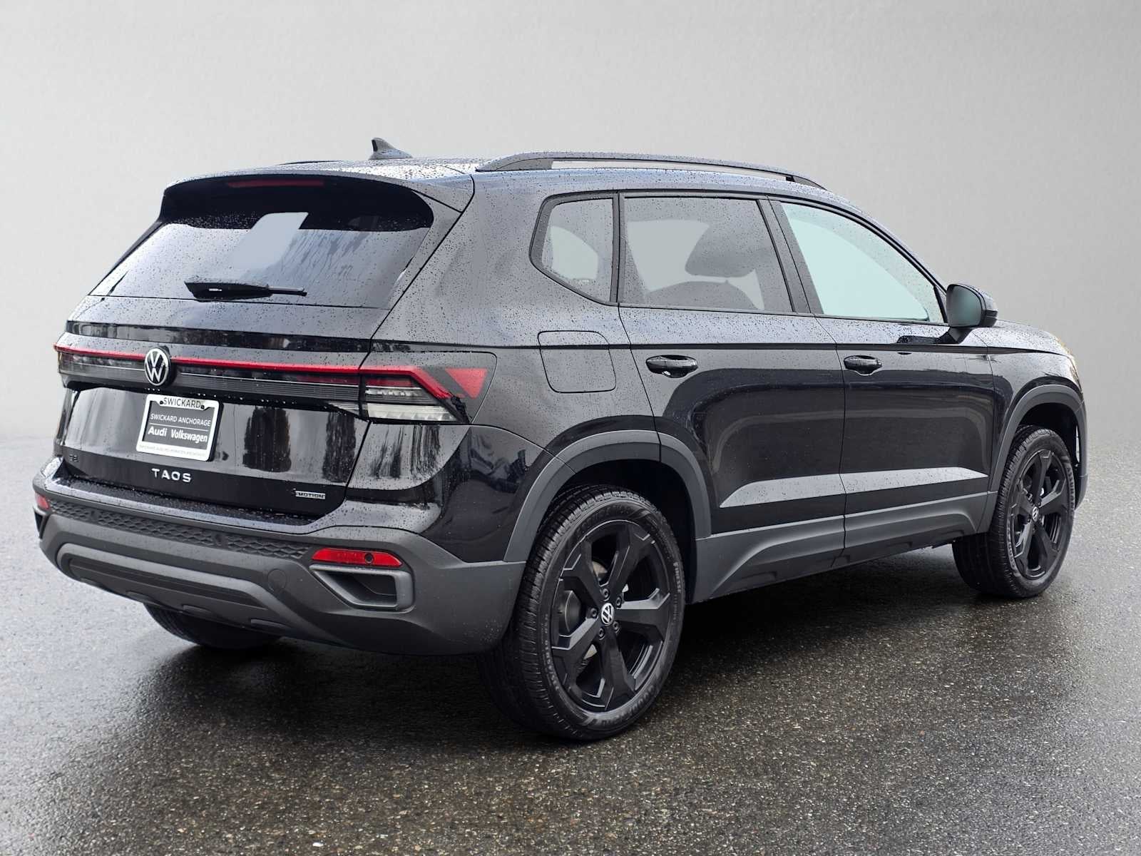 2027 Volkswagen Taos SE Black 4MOTION