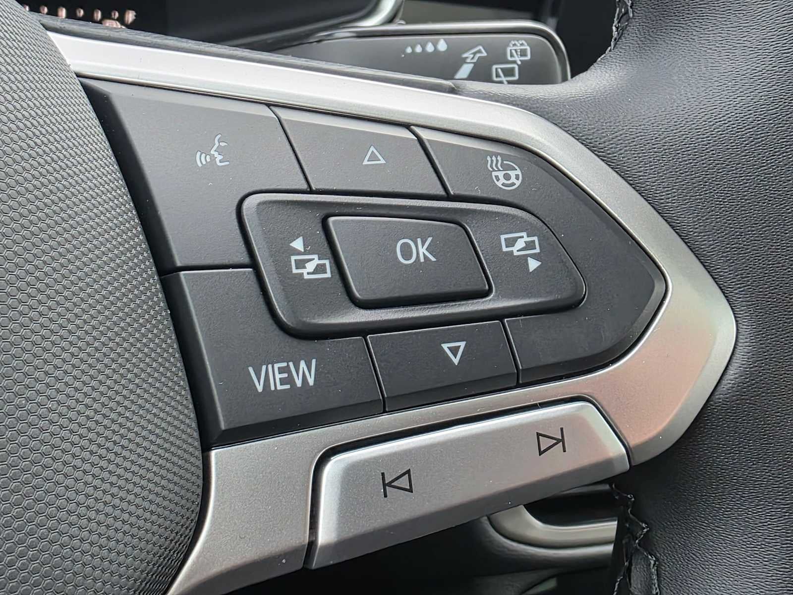 2027 Volkswagen Taos SE Black 4MOTION
